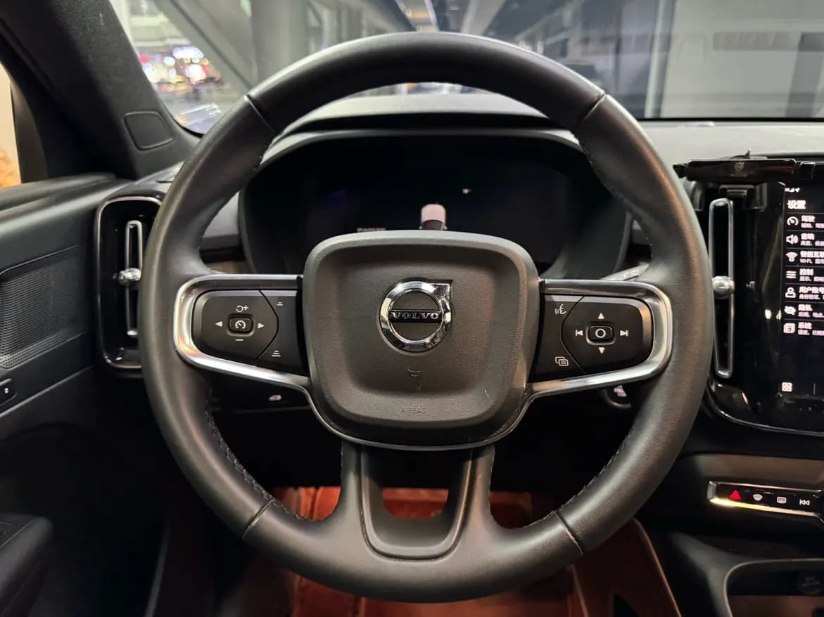 Volvo XC40 2023 г. 43455 км. — фото 14