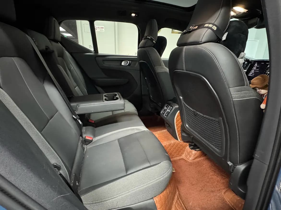 Volvo XC40 2023 г. 43455 км. — фото 17