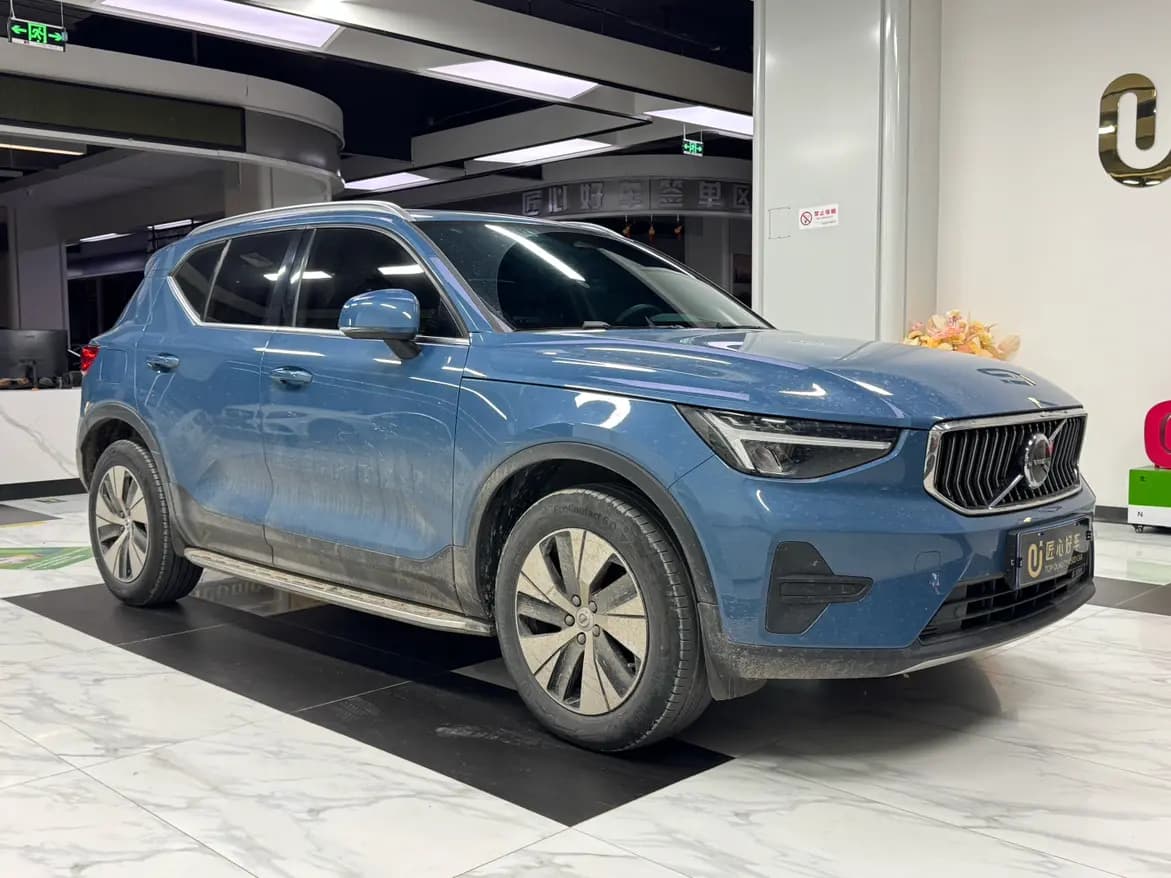 Volvo XC40 2023 г. 43455 км. — фото 3