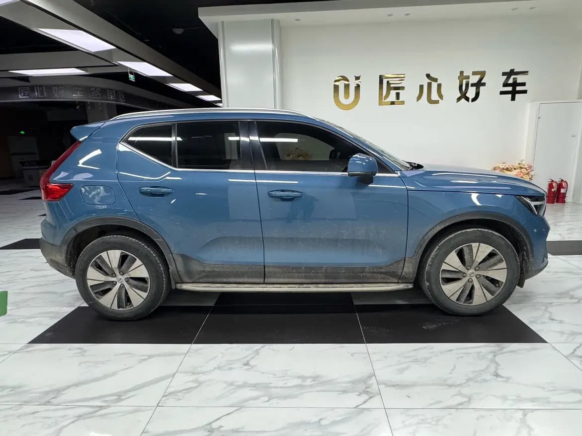 Volvo XC40 2023 г. 43455 км. — фото 7