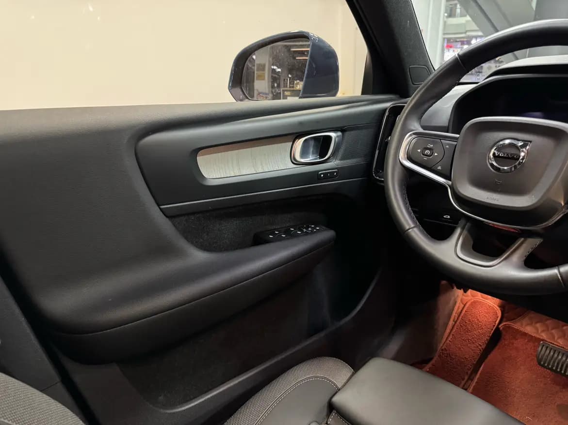 Volvo XC40 2023 г. 43455 км. — фото 9