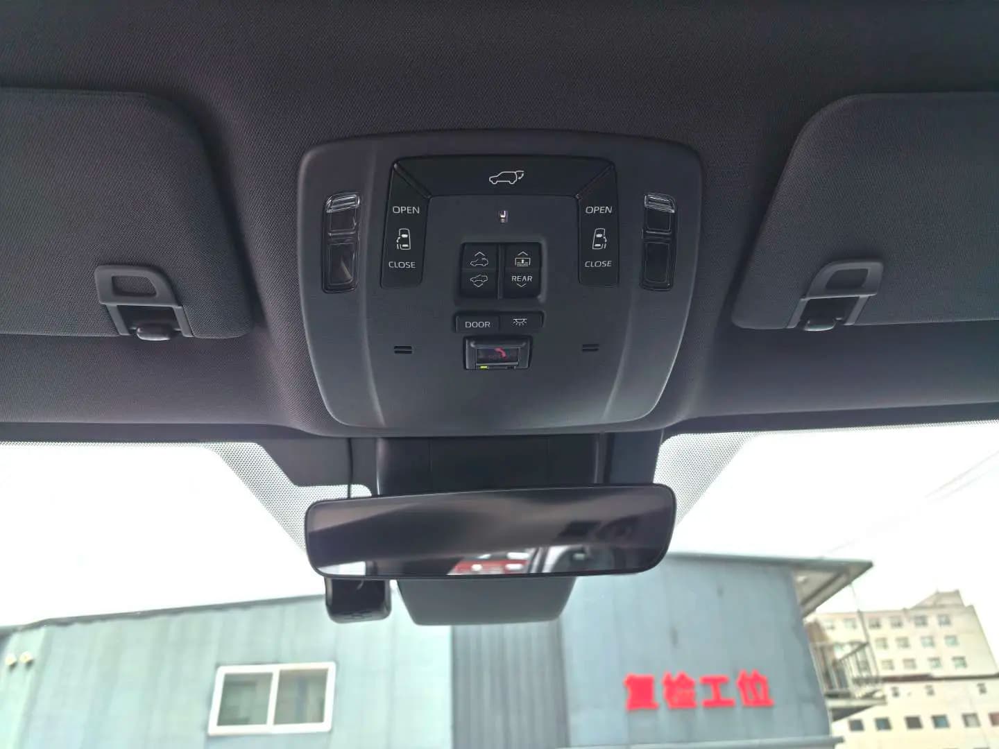 Toyota Sienna 2024 г. 12022 км. — фото 11