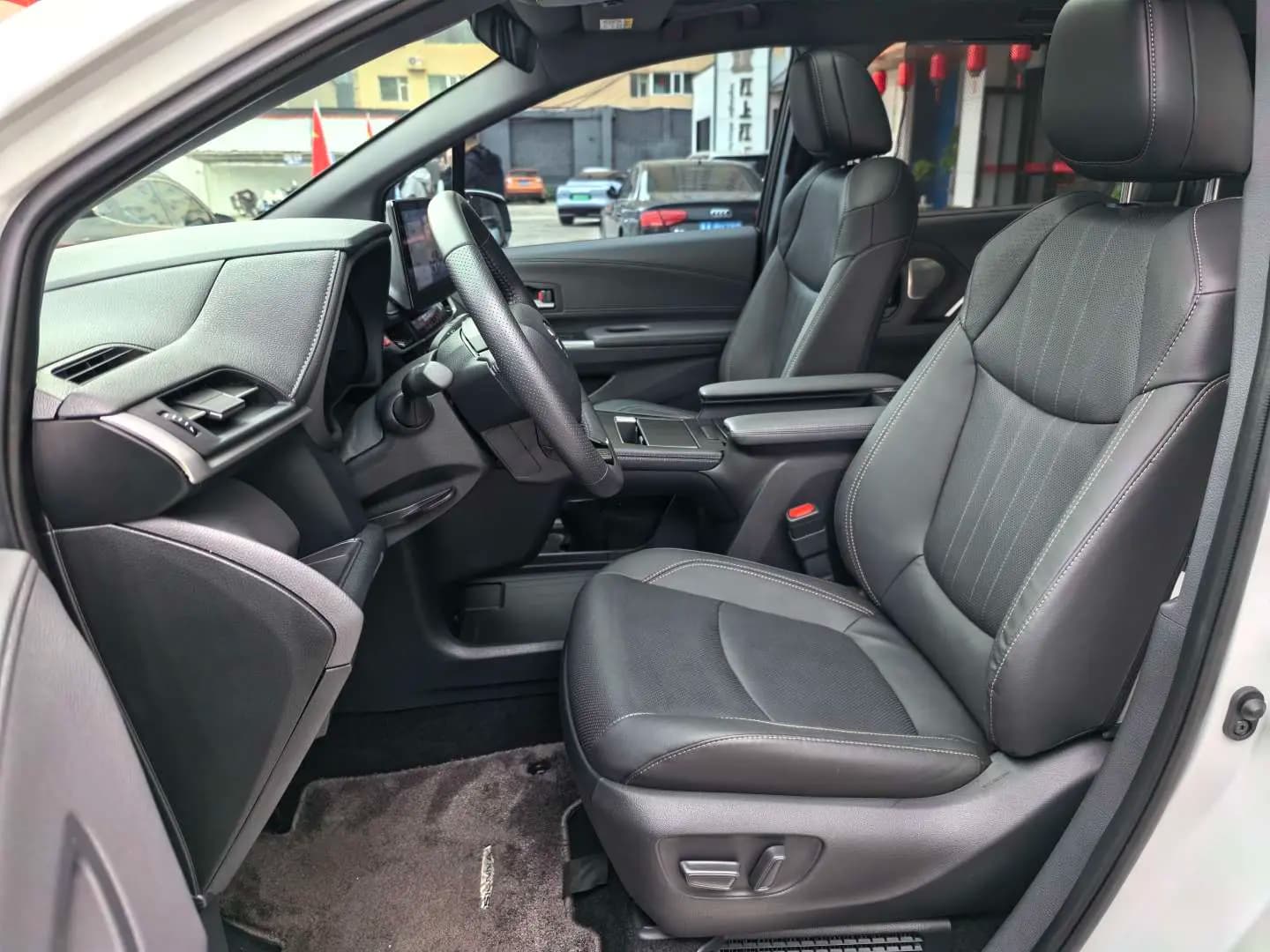 Toyota Sienna 2024 г. 12022 км. — фото 23
