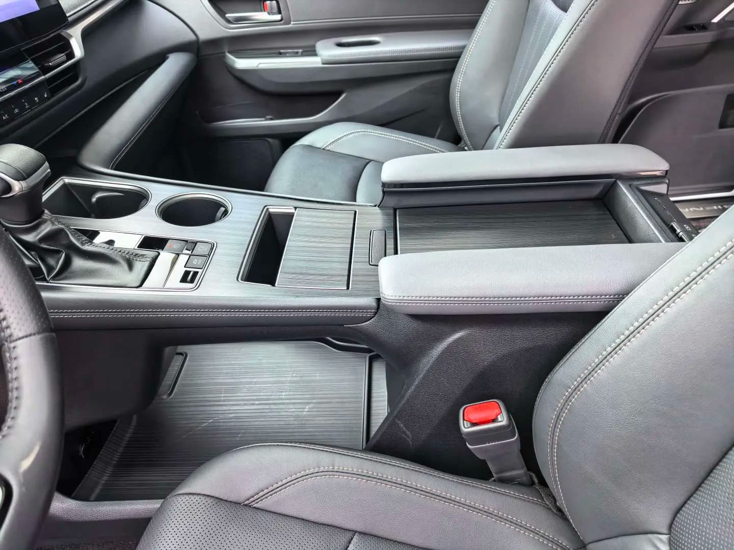 Toyota Sienna 2024 г. 12022 км. — фото 31