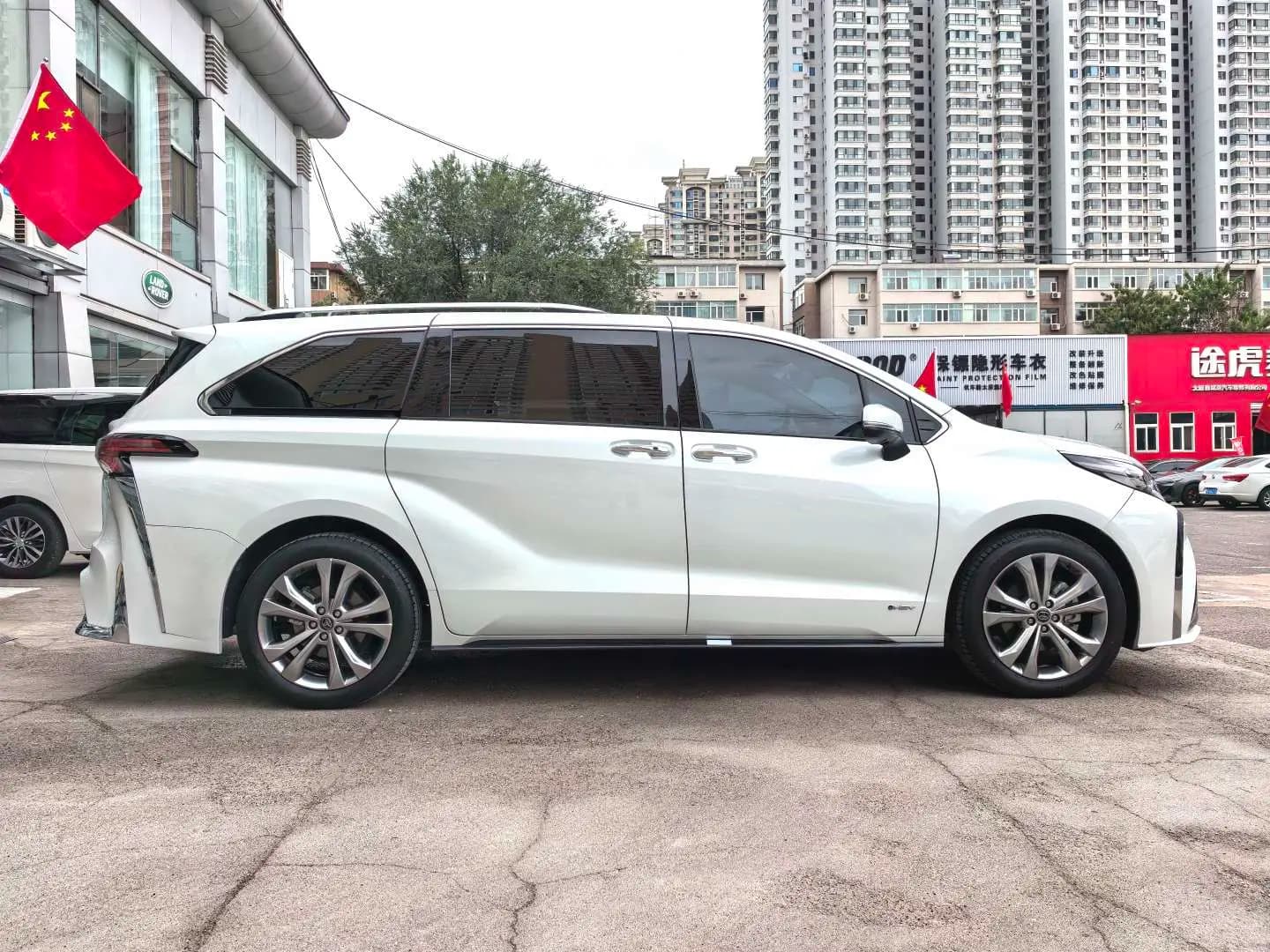 Toyota Sienna 2024 г. 12022 км. — фото 6