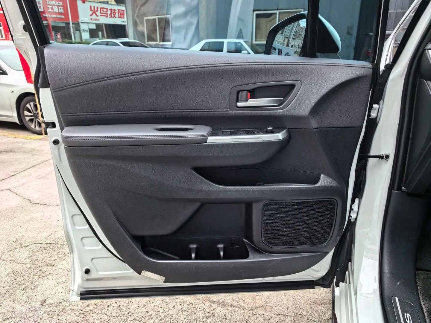 Toyota Sienna 2024 г. 12022 км. — фото 8