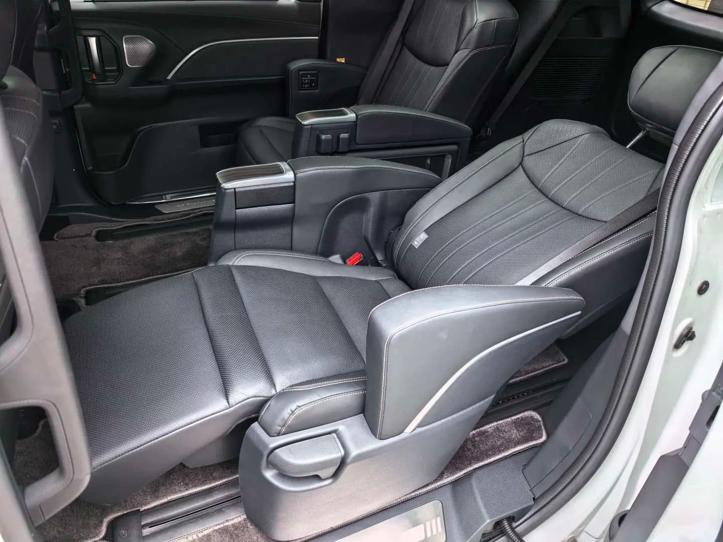 Toyota Sienna 2024 г. 12022 км. — фото 9