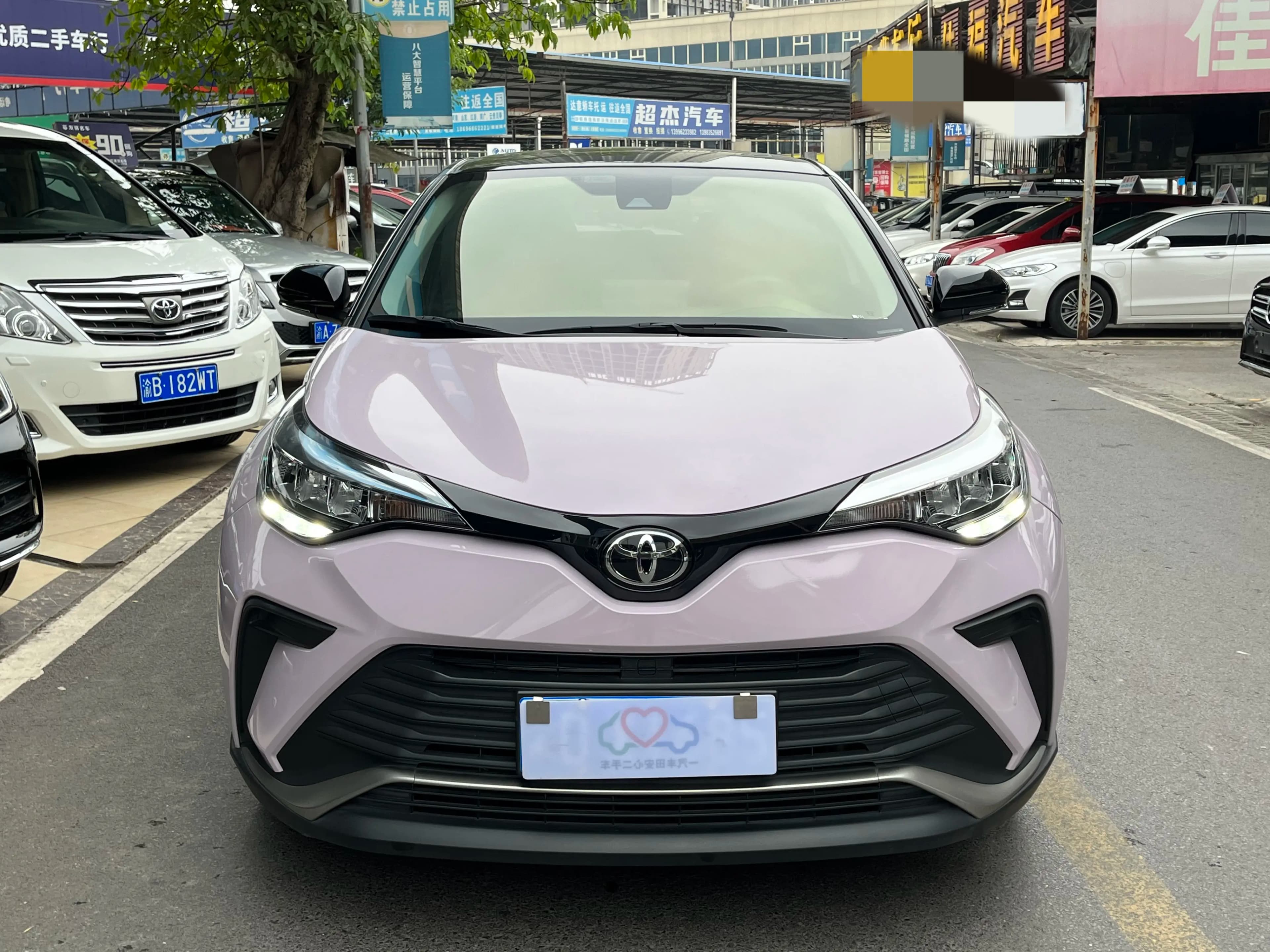 Toyota C-HR Hybrid 2021 г. 56380 км. — фото 2