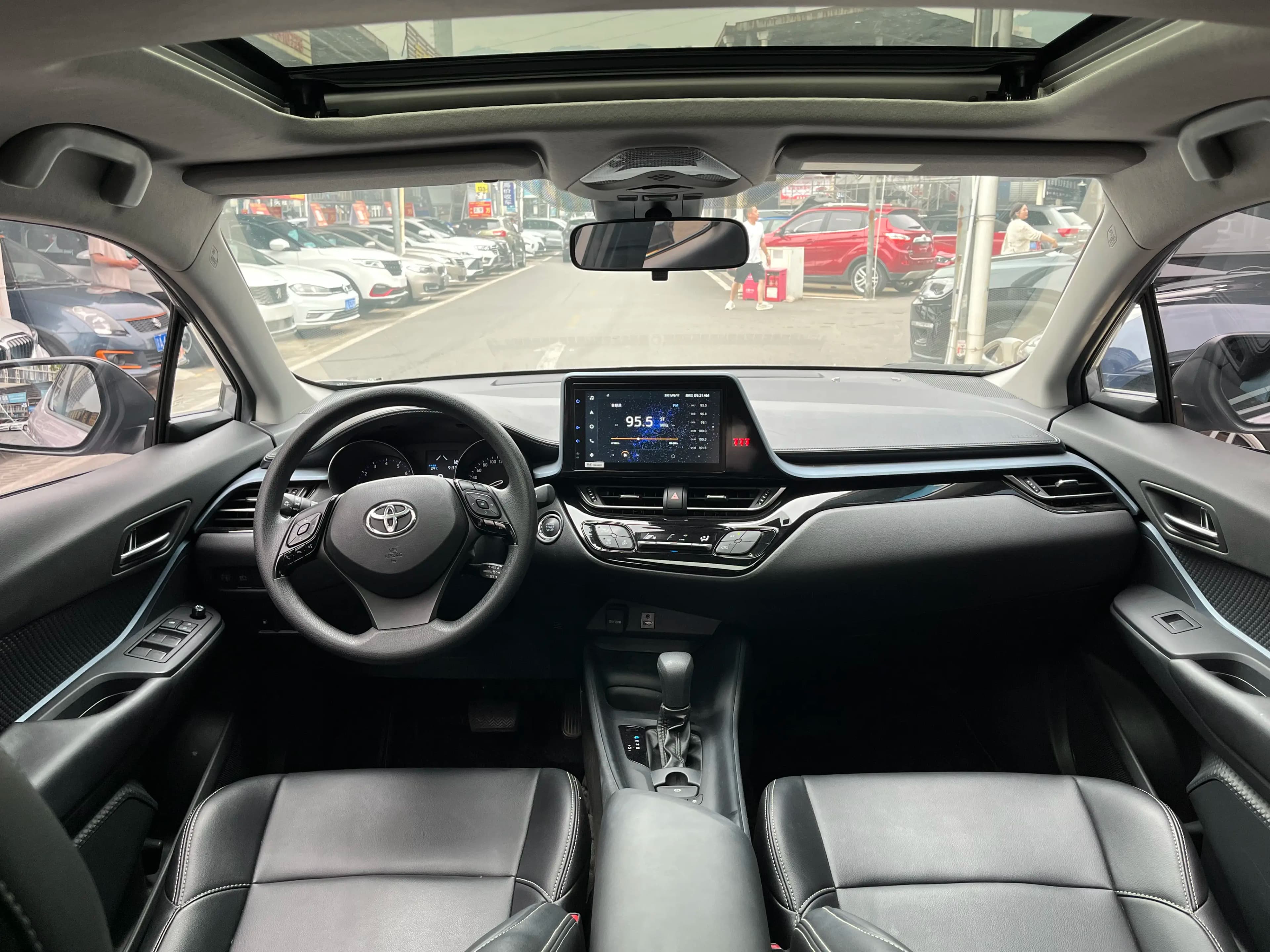 Toyota C-HR Hybrid 2021 г. 56380 км. — фото 8
