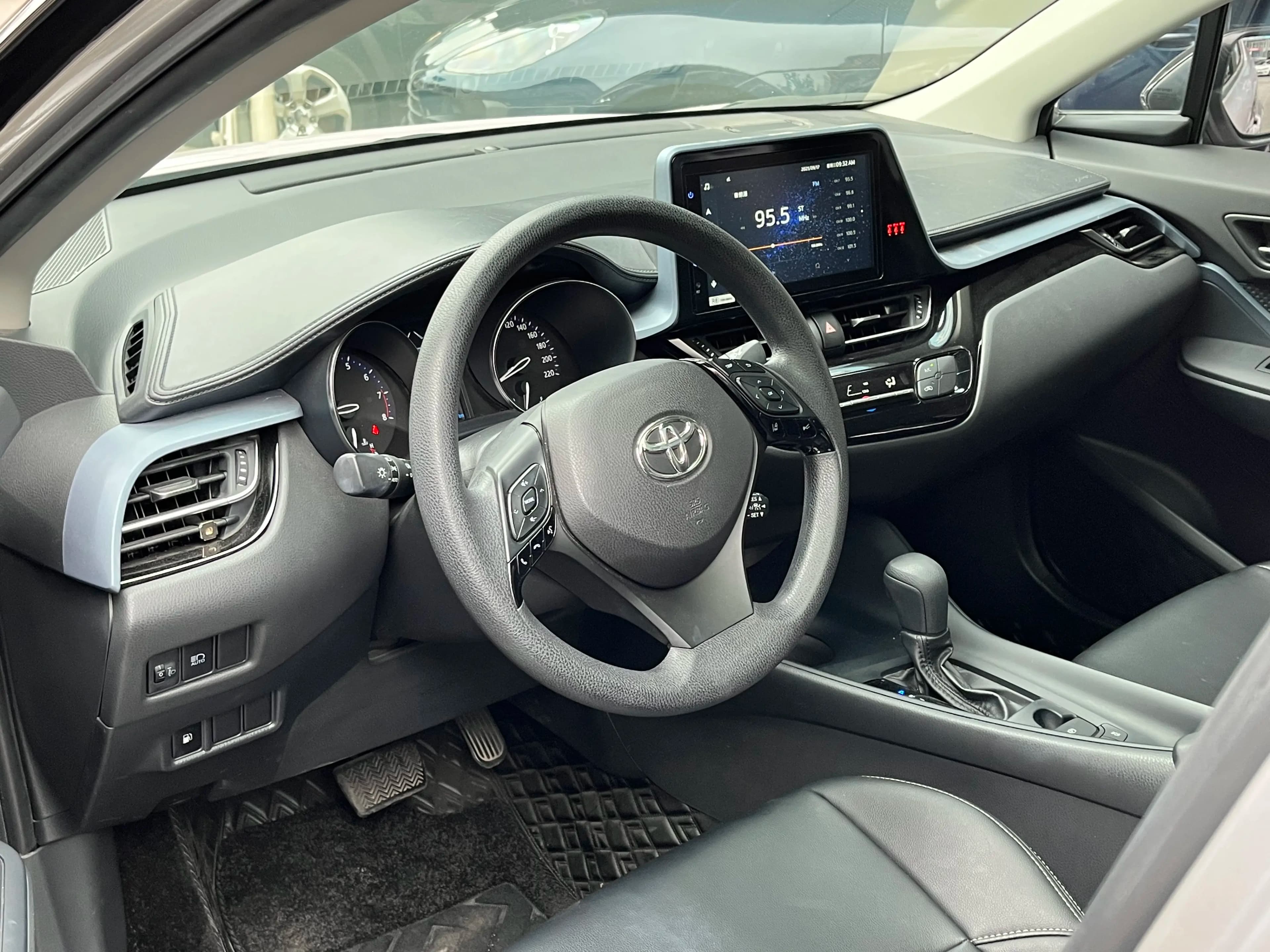 Toyota C-HR Hybrid 2021 г. 56380 км. — фото 10