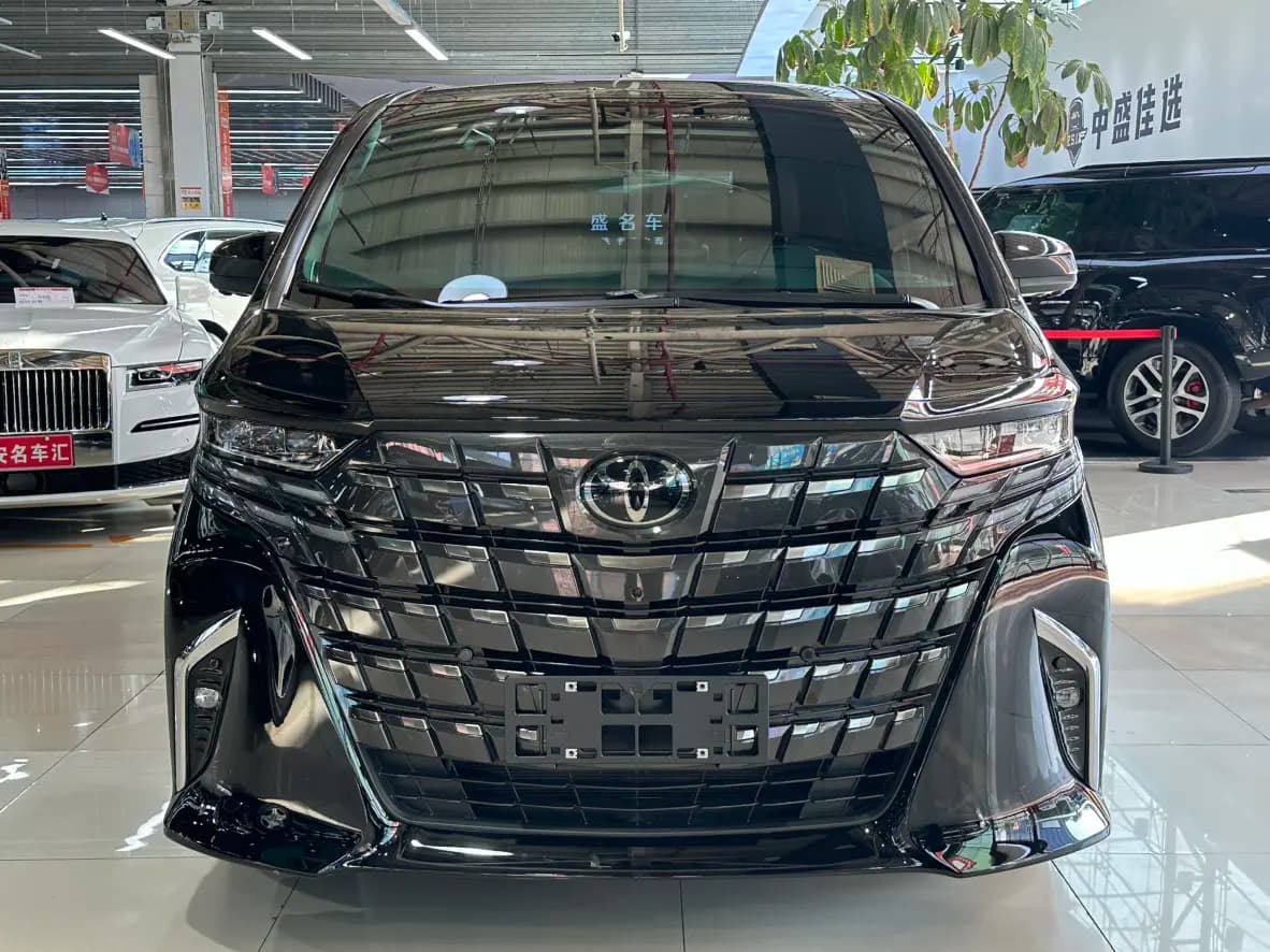 Toyota Alphard 2024 г. 33026 км. — фото 2