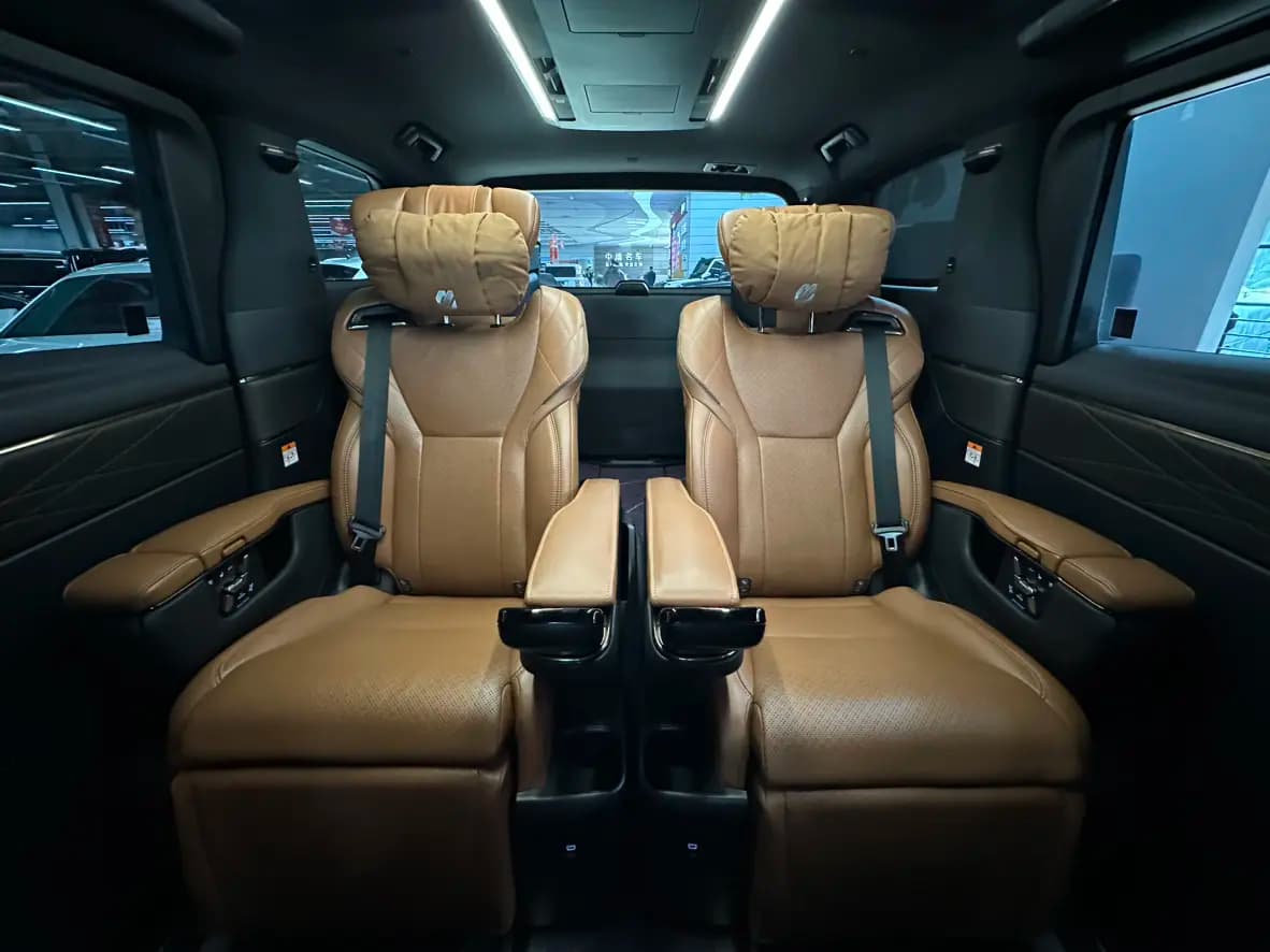 Toyota Alphard 2024 г. 33026 км. — фото 18