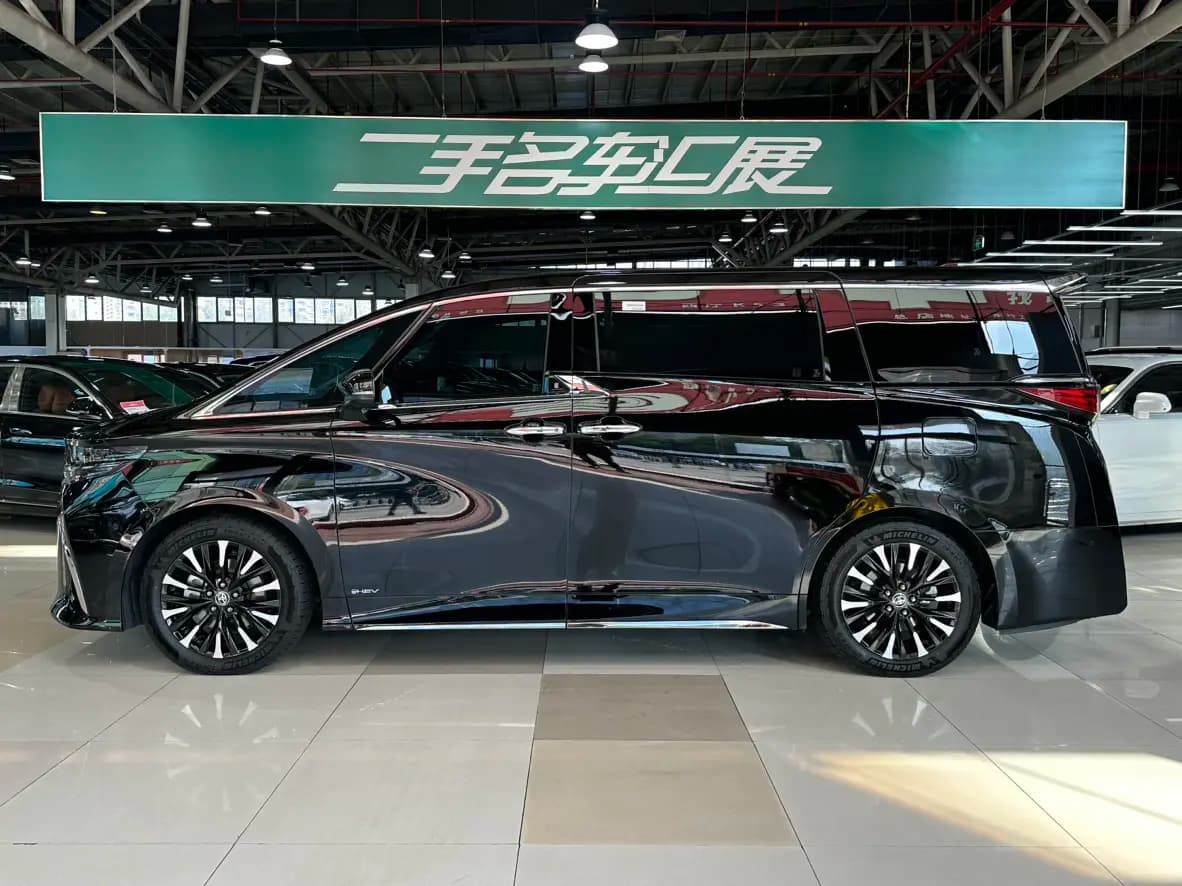 Toyota Alphard 2024 г. 33026 км. — фото 3