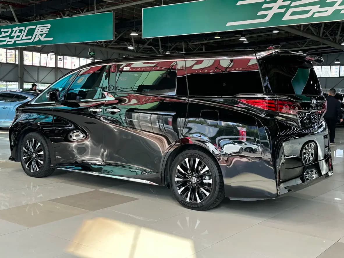 Toyota Alphard 2024 г. 33026 км. — фото 4
