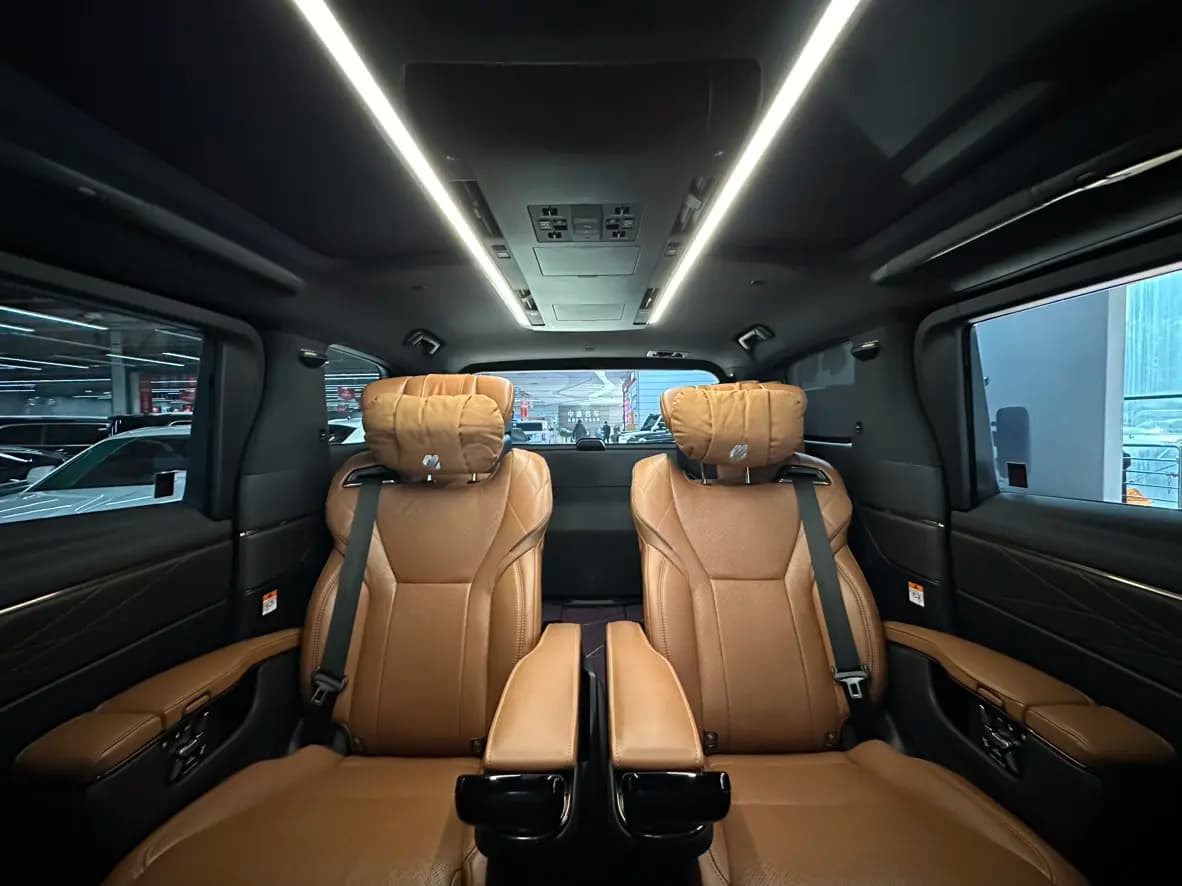 Toyota Alphard 2024 г. 33026 км. — фото 7