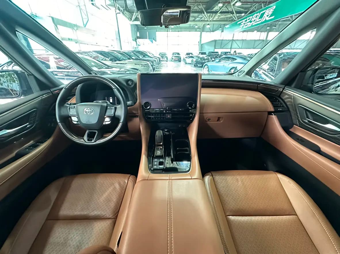 Toyota Alphard 2024 г. 33026 км. — фото 8