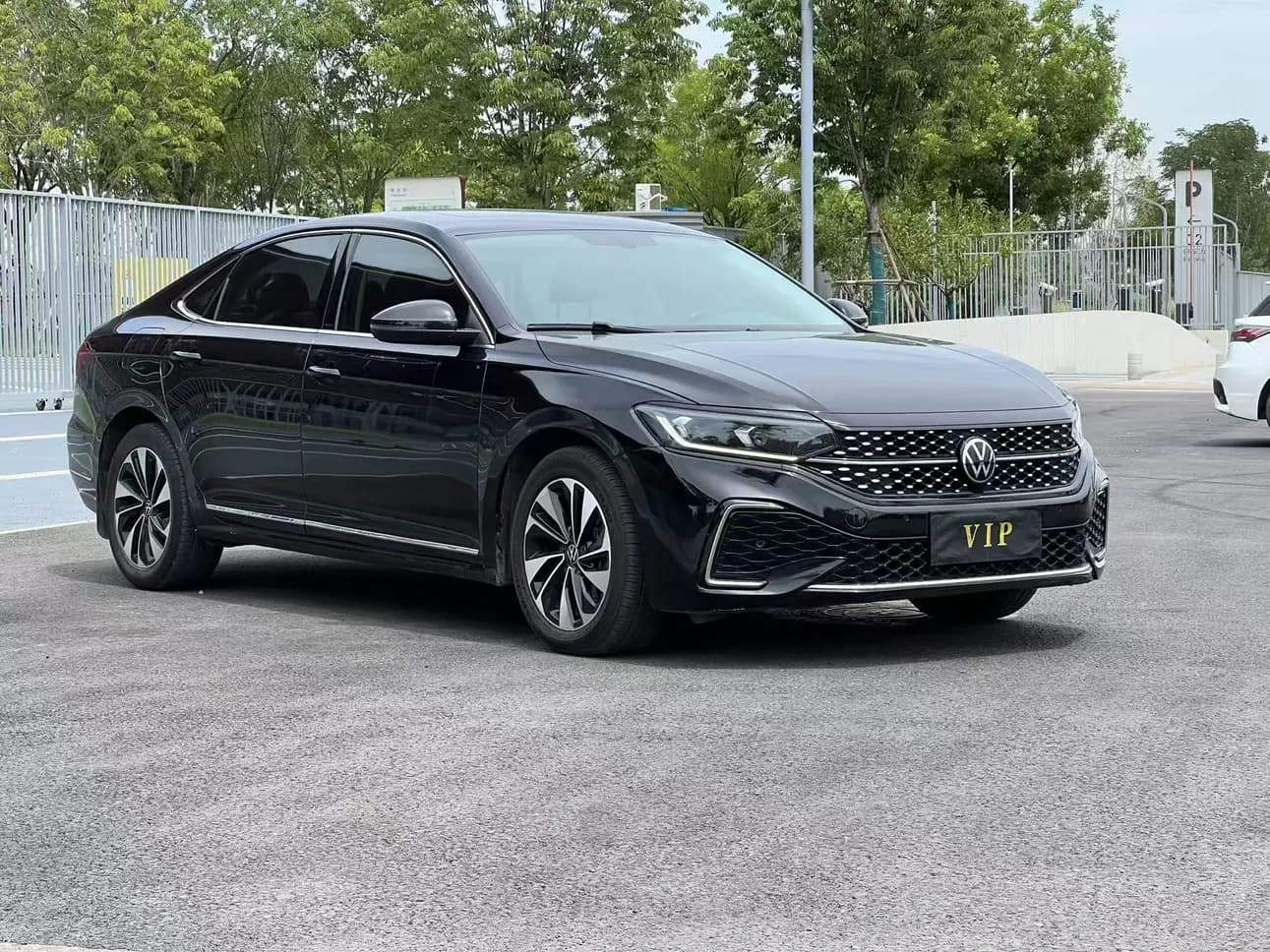 Volkswagen Passat 2023 г. 70085 км. — фото 3