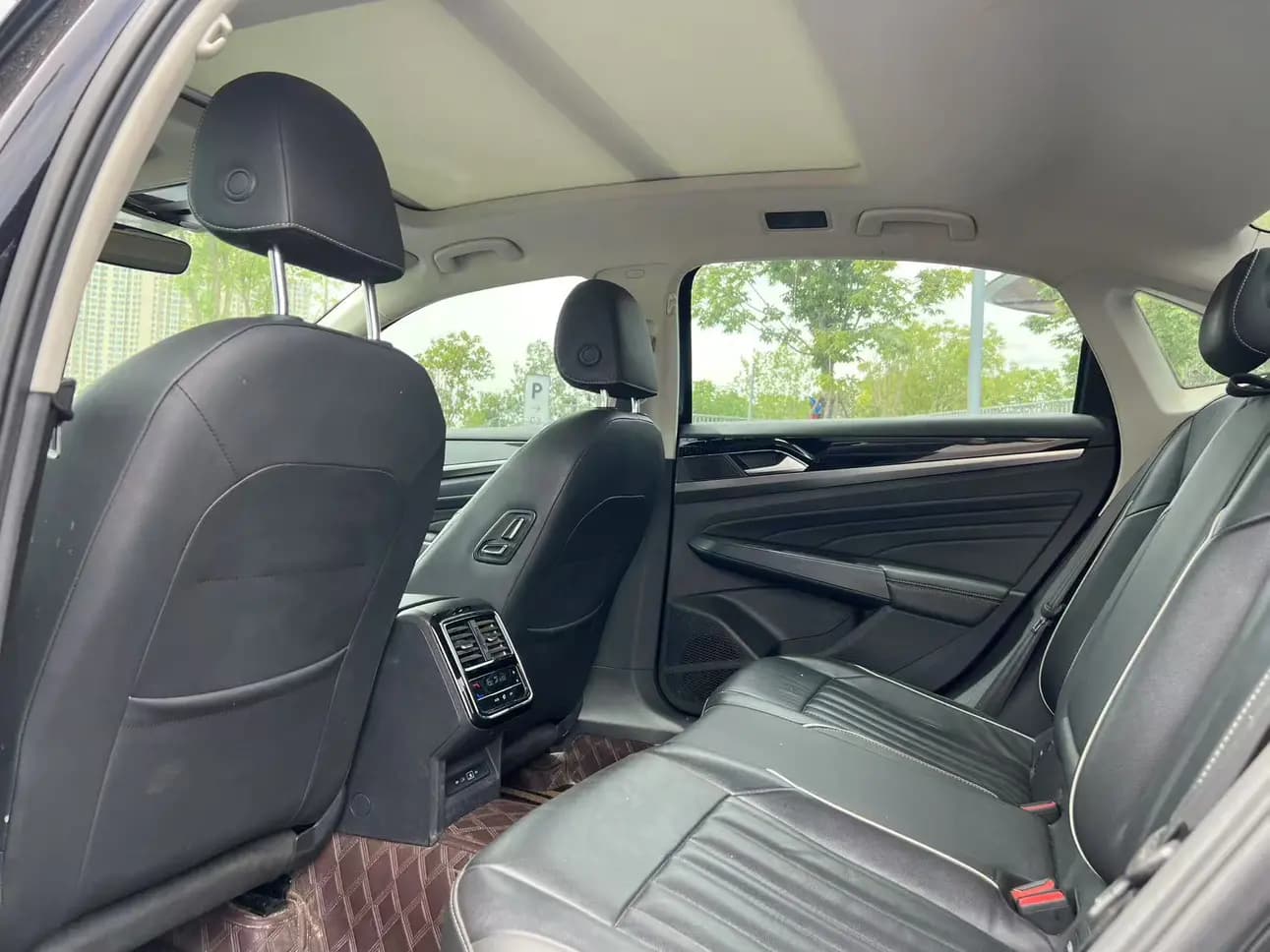Volkswagen Passat 2023 г. 70085 км. — фото 9