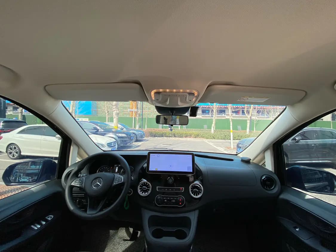 Mercedes-Benz Vito 2024 г. 4000 км. — фото 13