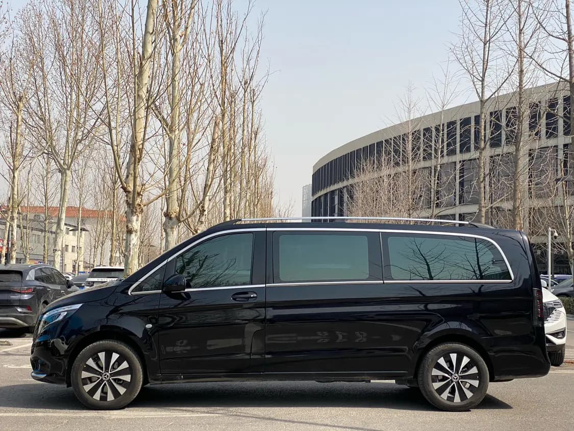 Mercedes-Benz Vito 2024 г. 4000 км. — фото 3