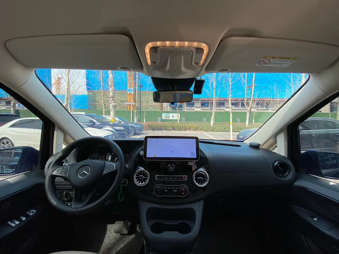 Mercedes-Benz Vito 2024 г. 4000 км. — фото 8