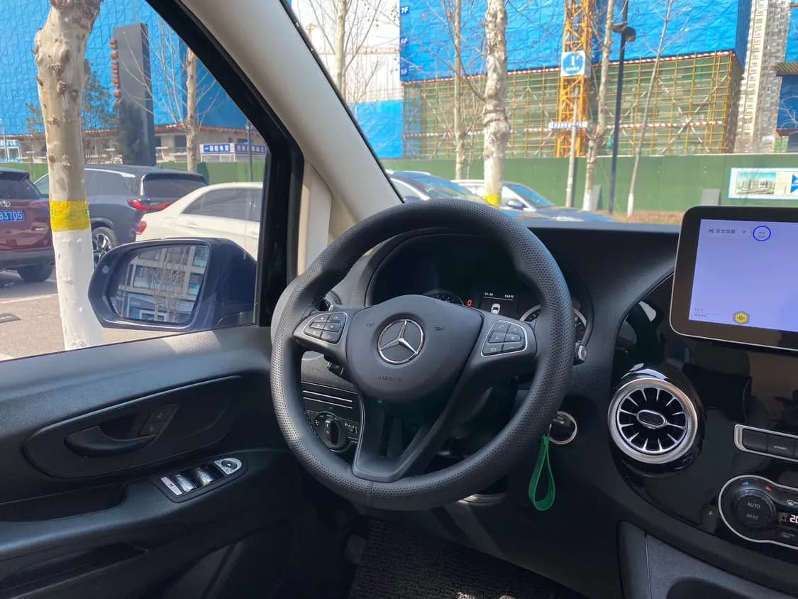Mercedes-Benz Vito 2024 г. 4000 км. — фото 10