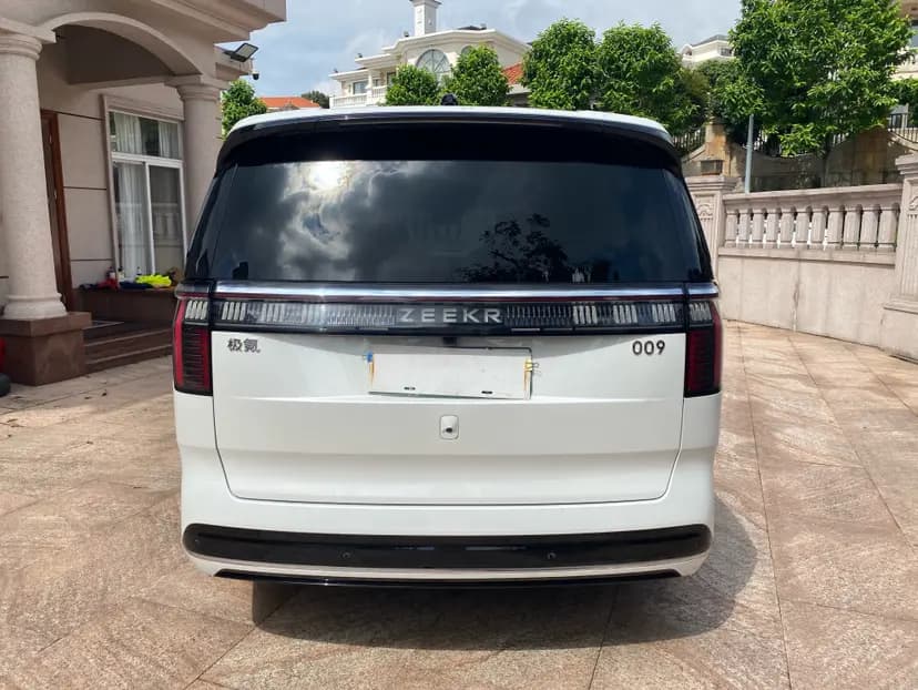 ZEEKR 009 2023 г. 104079 км. — фото 6
