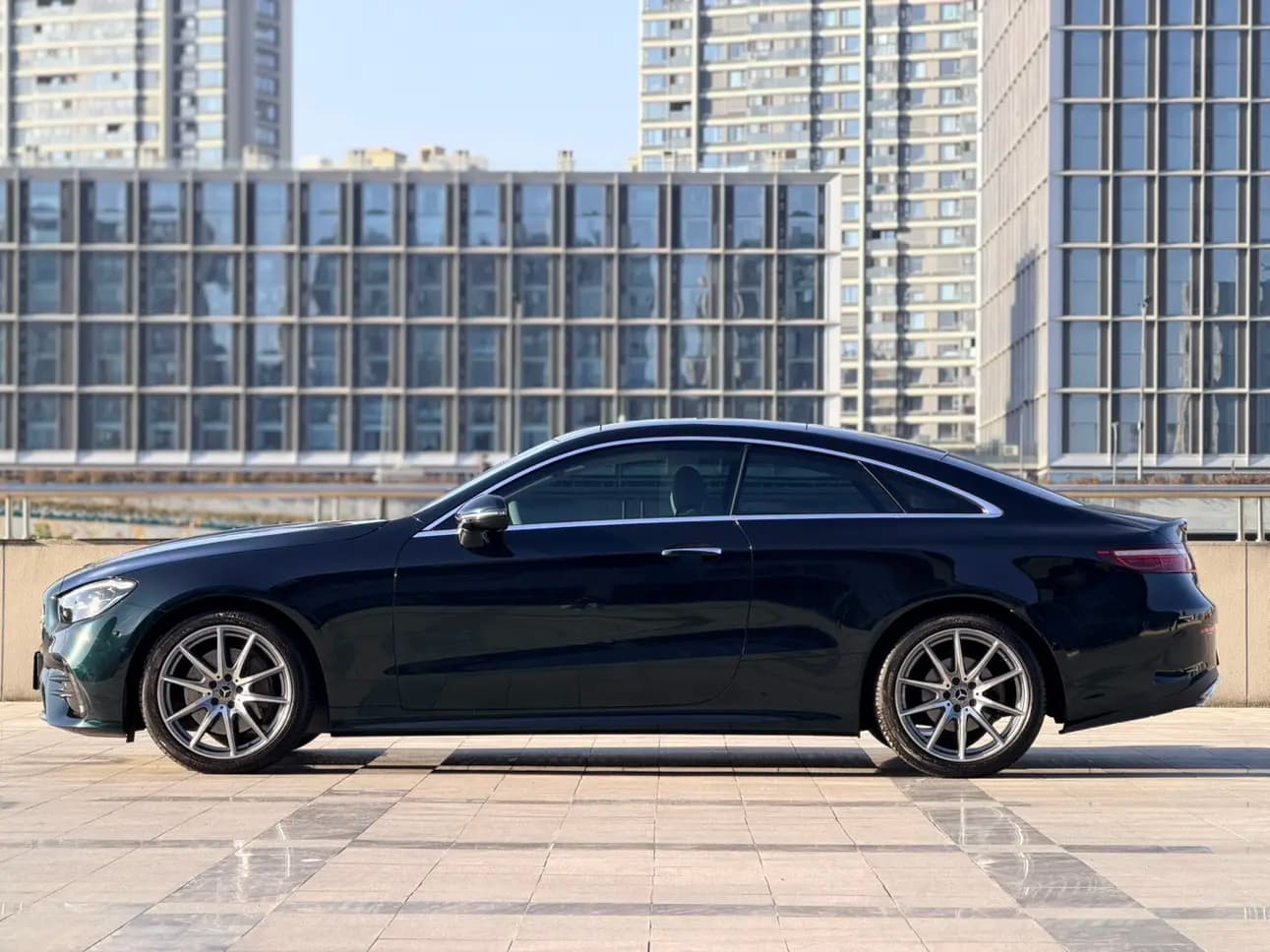 Mercedes-Benz E-Class 2023 г. 24046 км. — фото 4