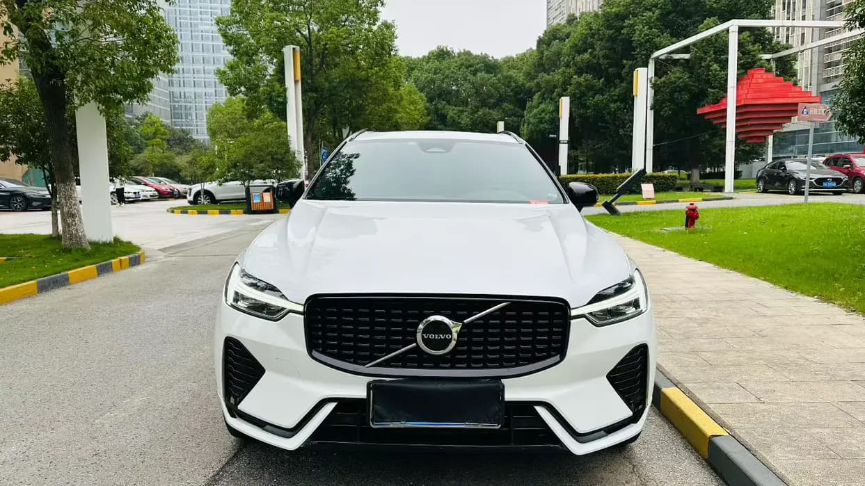 Volvo XC60 2022 г. 70144 км. — фото 2