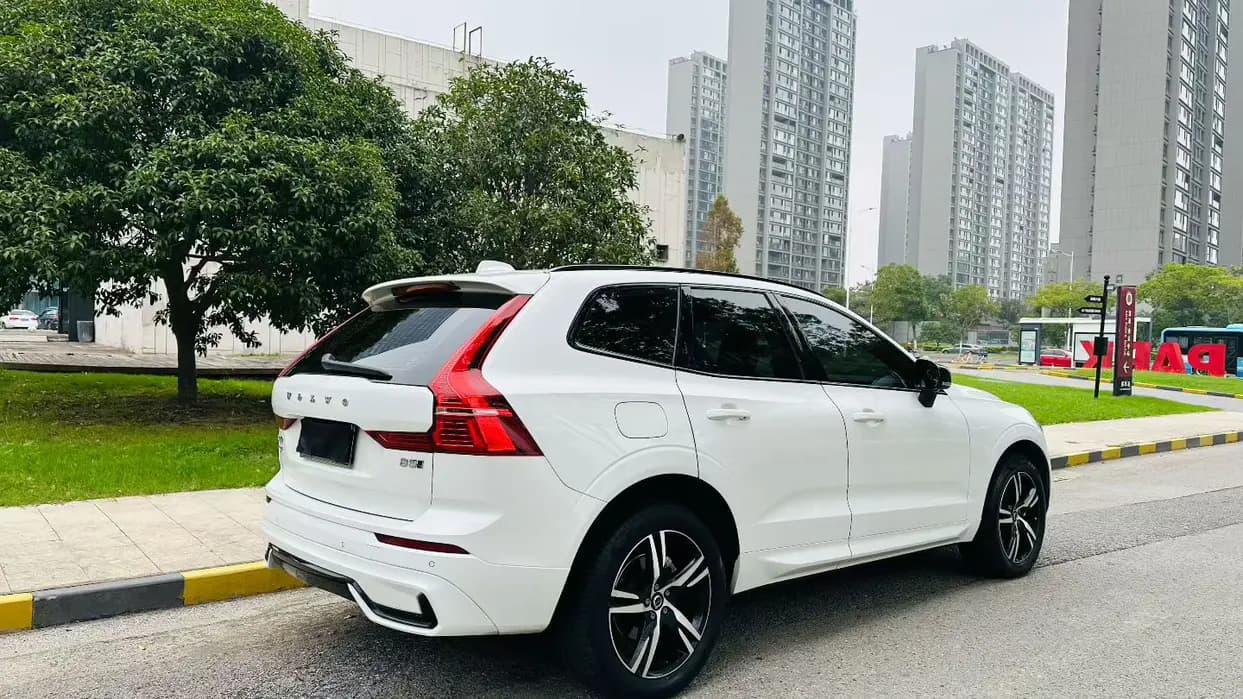Volvo XC60 2022 г. 70144 км. — фото 5