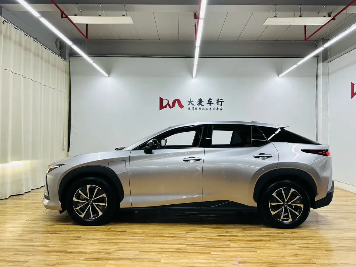 Lexus RZ 2023 г. 45790 км. — фото 4