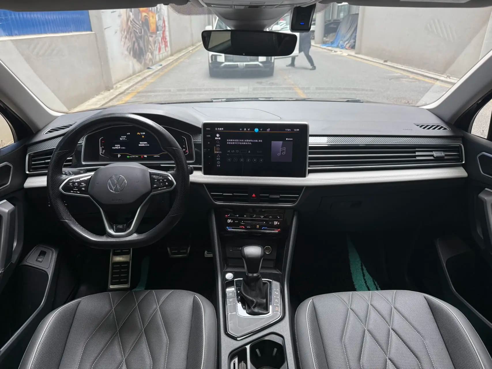 Volkswagen Tiguan L 2023 г. 45031 км. — фото 17