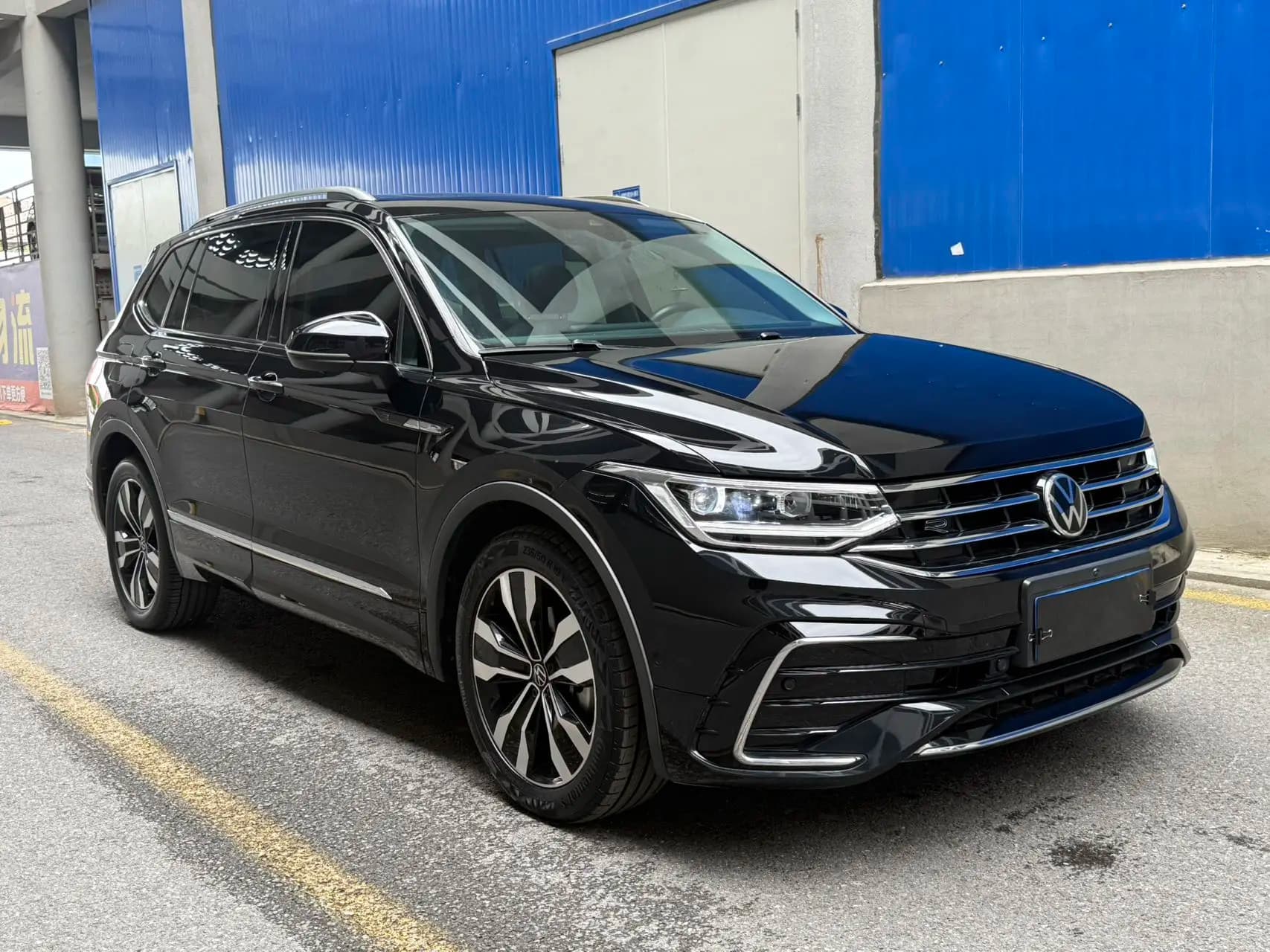 Volkswagen Tiguan L 2023 г. 45031 км. — фото 3