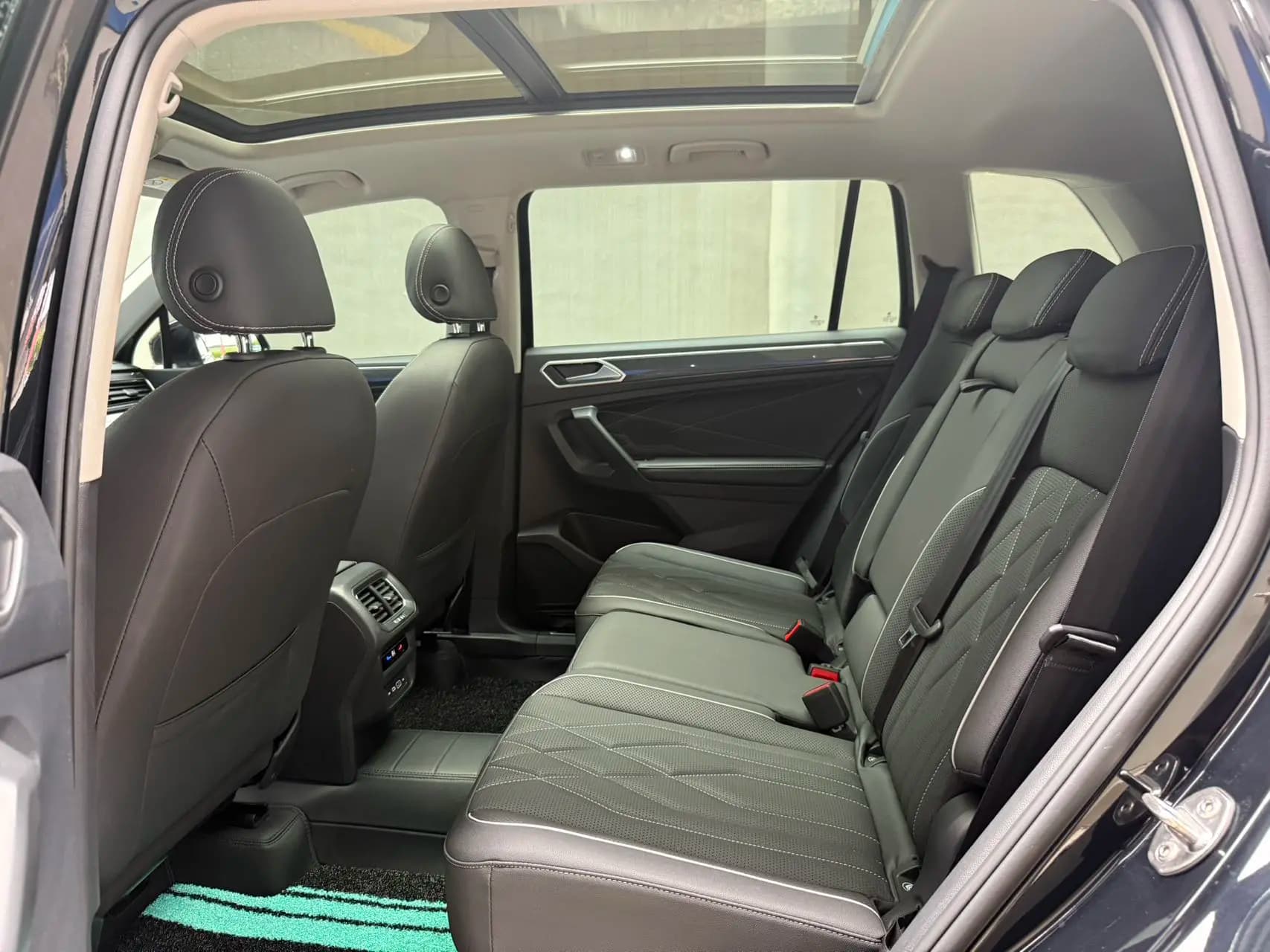 Volkswagen Tiguan L 2023 г. 45031 км. — фото 24
