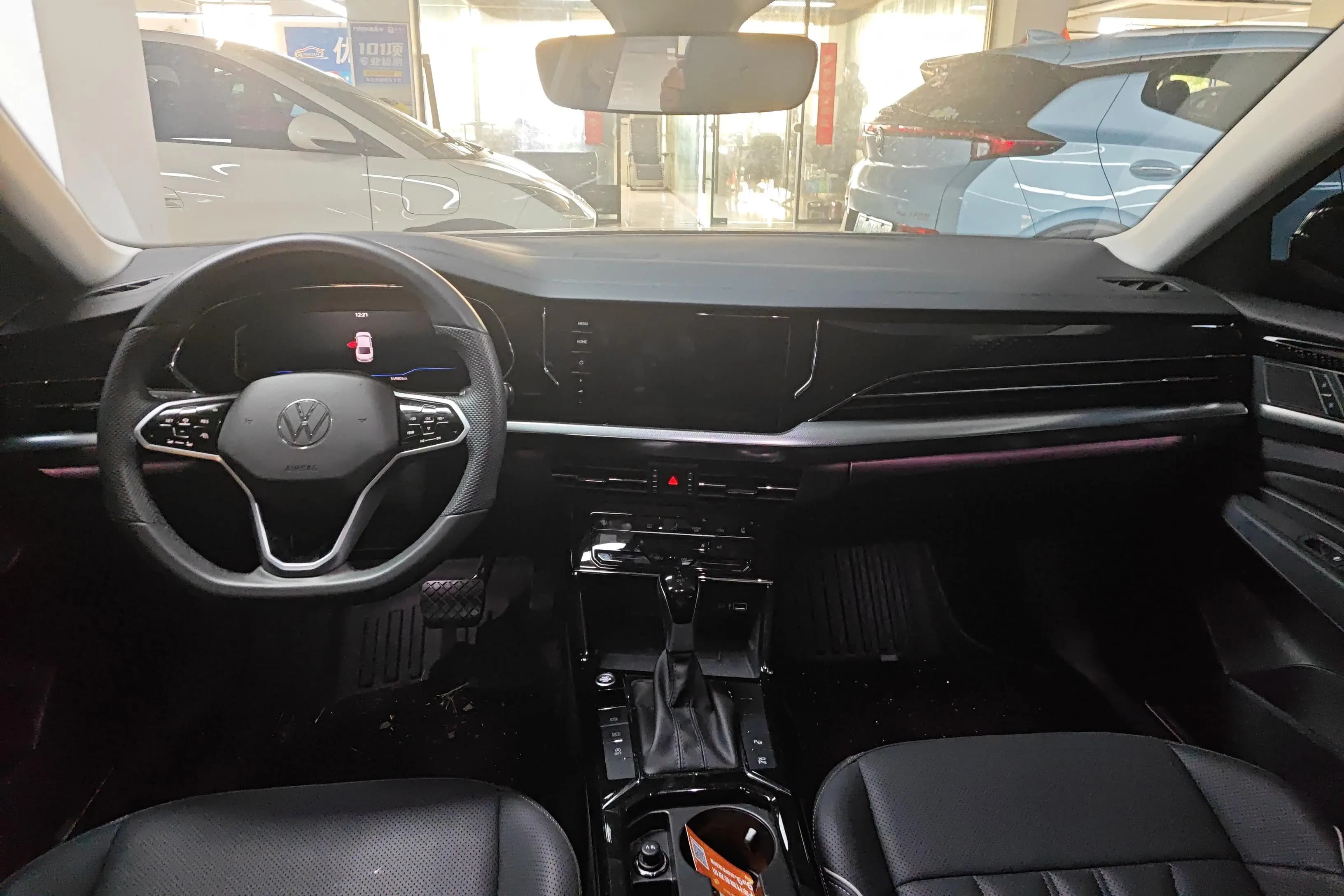 Volkswagen Passat 2024 г. 36045 км. — фото 12