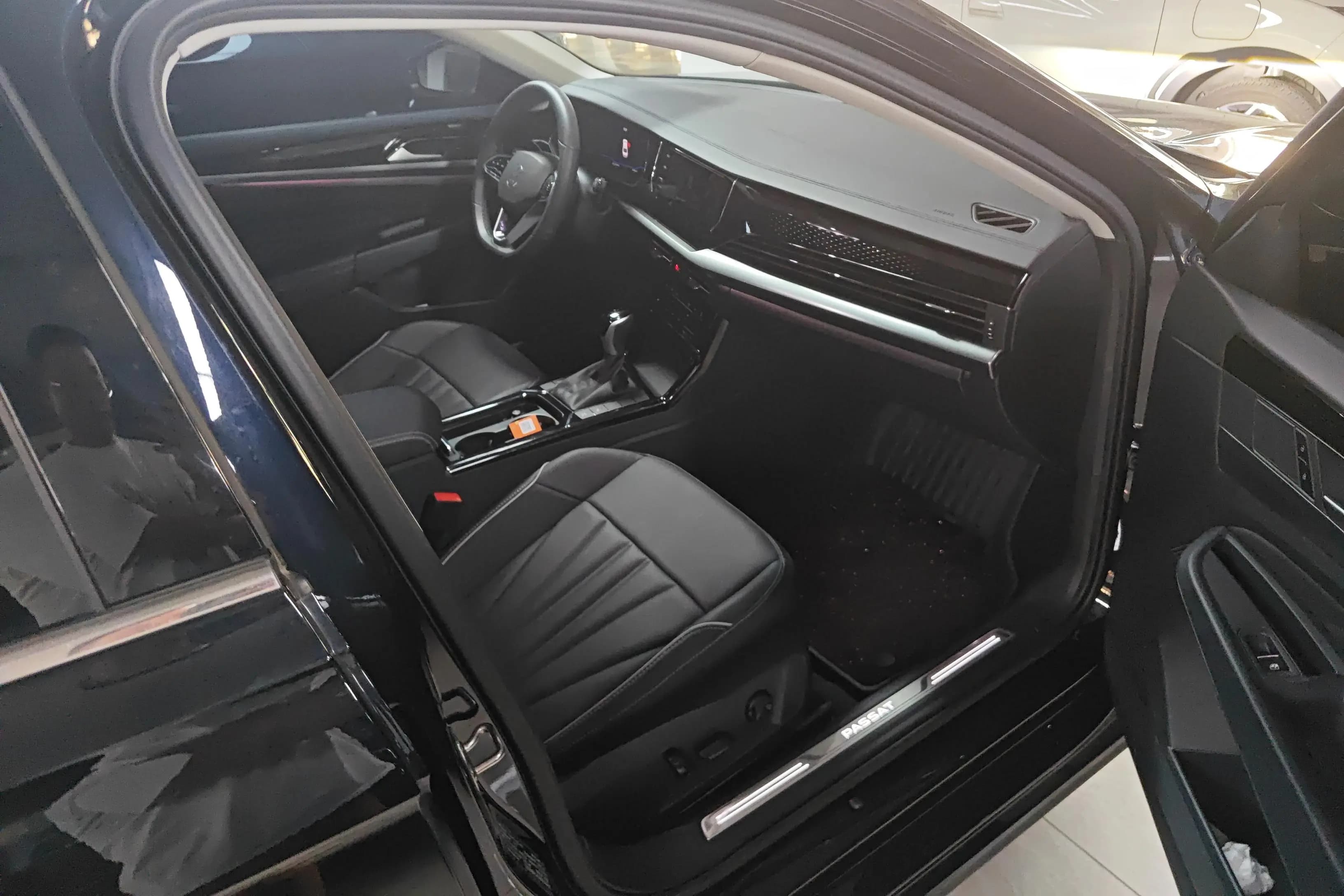 Volkswagen Passat 2024 г. 36045 км. — фото 15