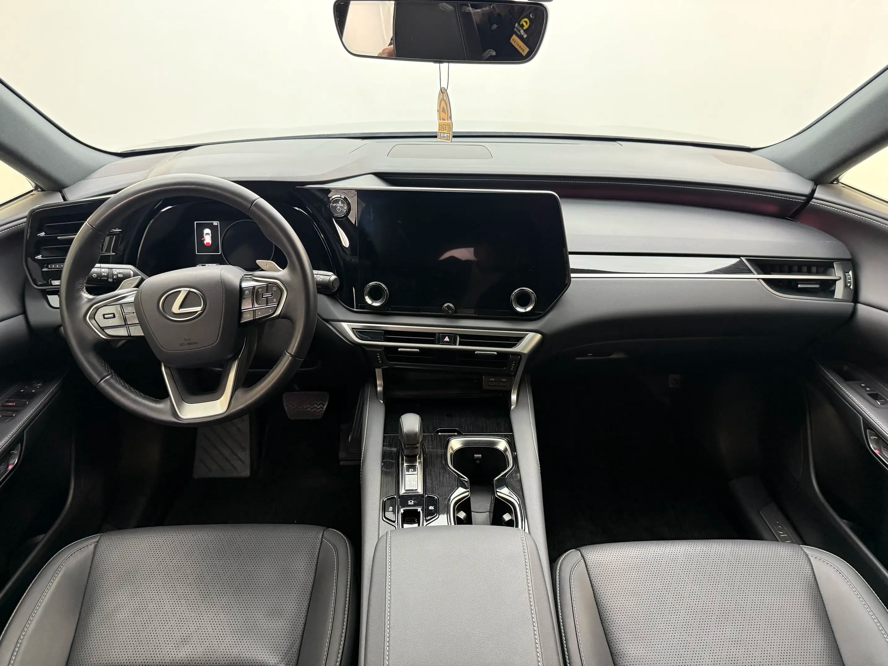 Lexus RX 2023 г. 97185 км. — фото 14