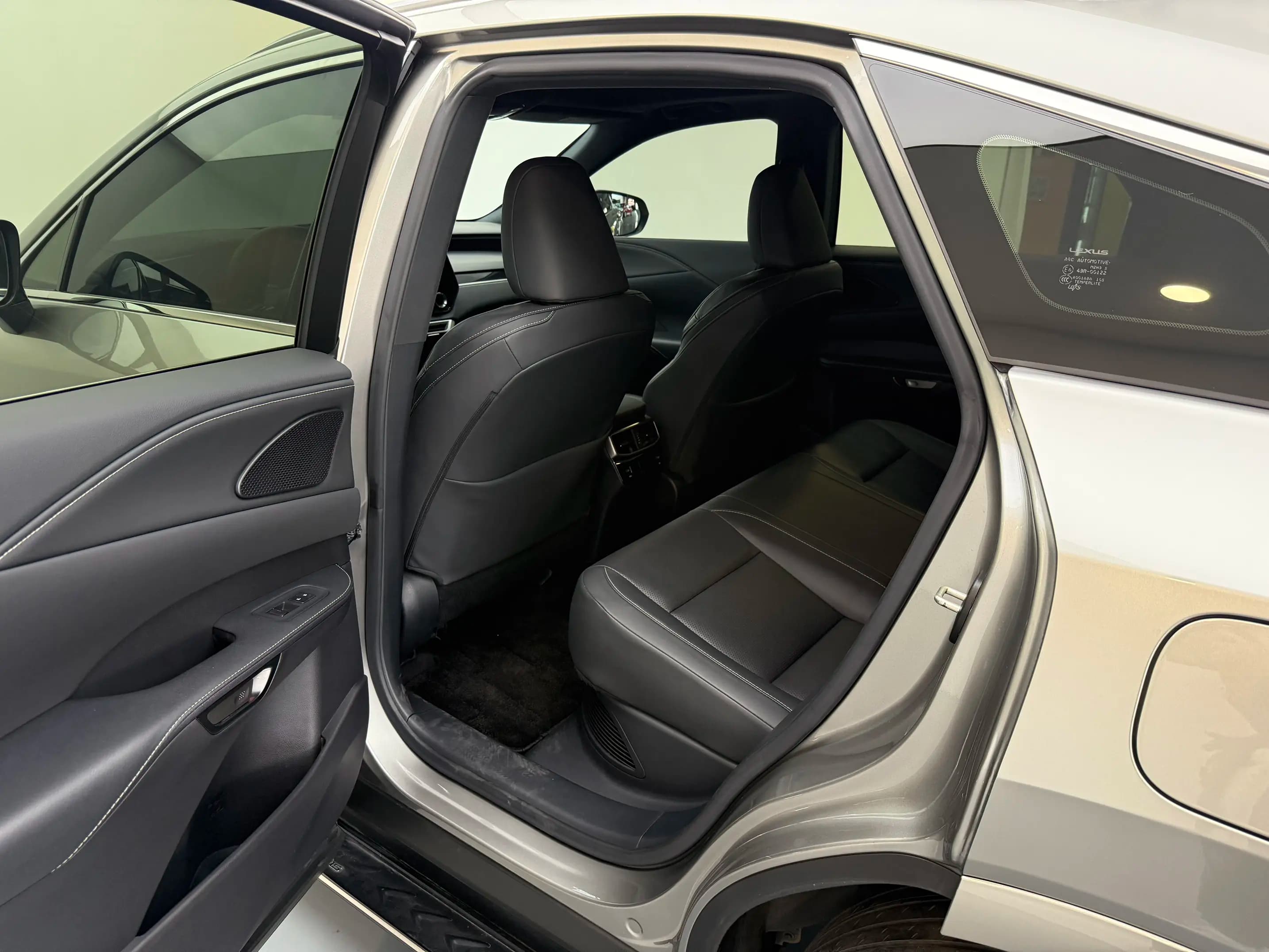 Lexus RX 2023 г. 97185 км. — фото 18