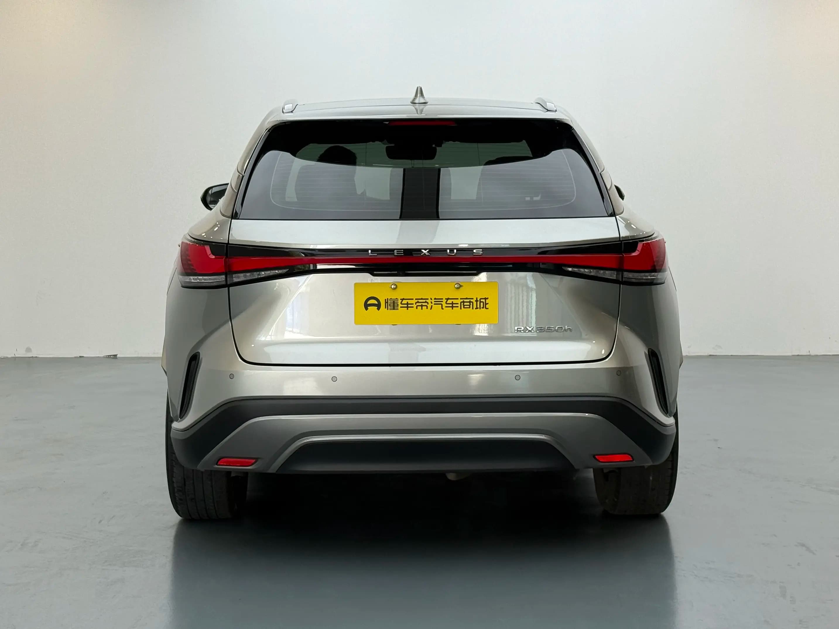 Lexus RX 2023 г. 97185 км. — фото 6