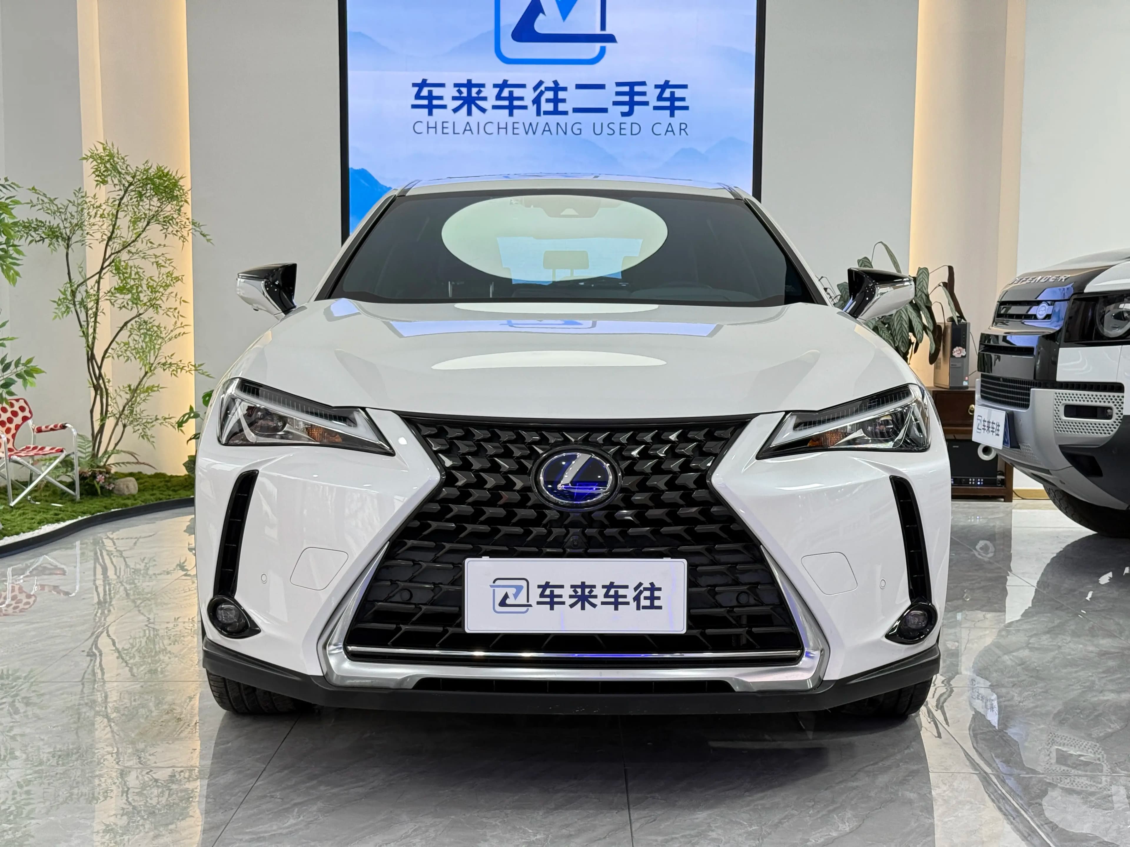 Lexus UX 2021 г. 40114 км. — фото 2