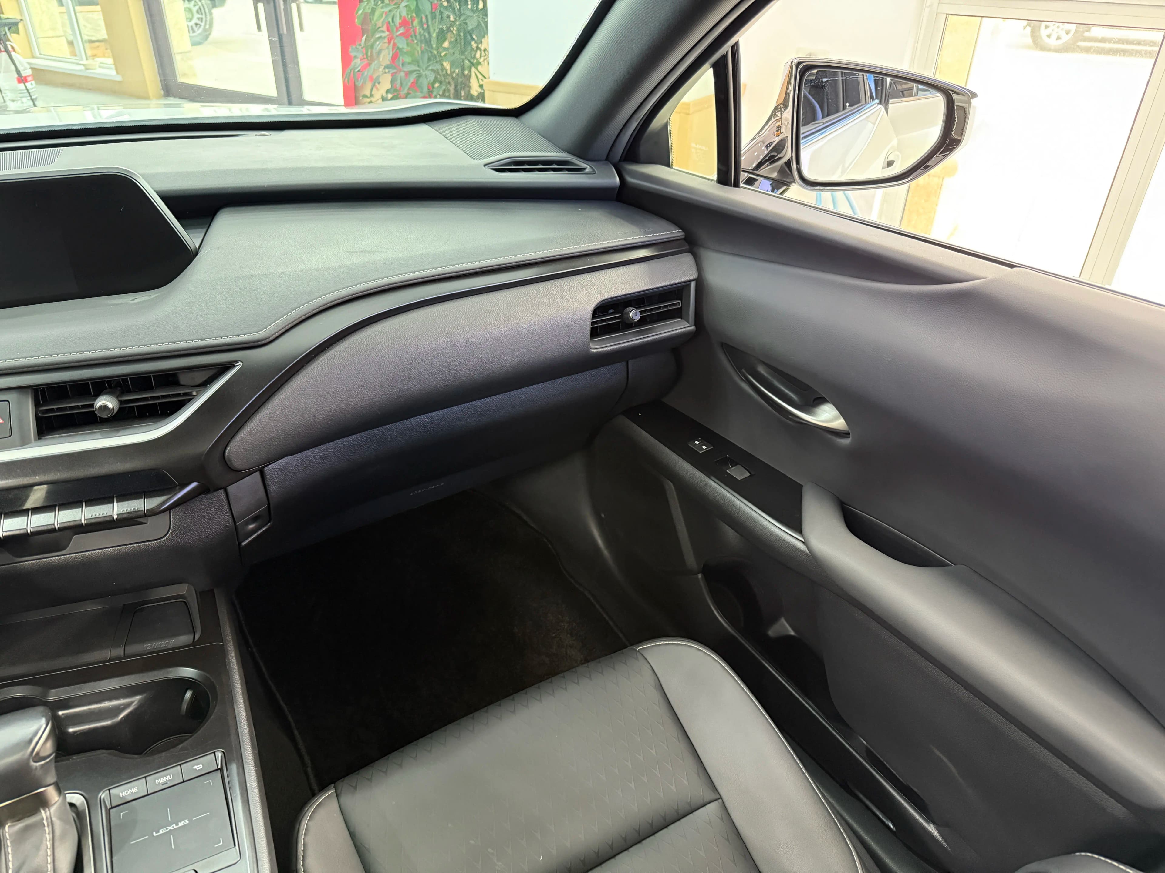 Lexus UX 2021 г. 40114 км. — фото 11
