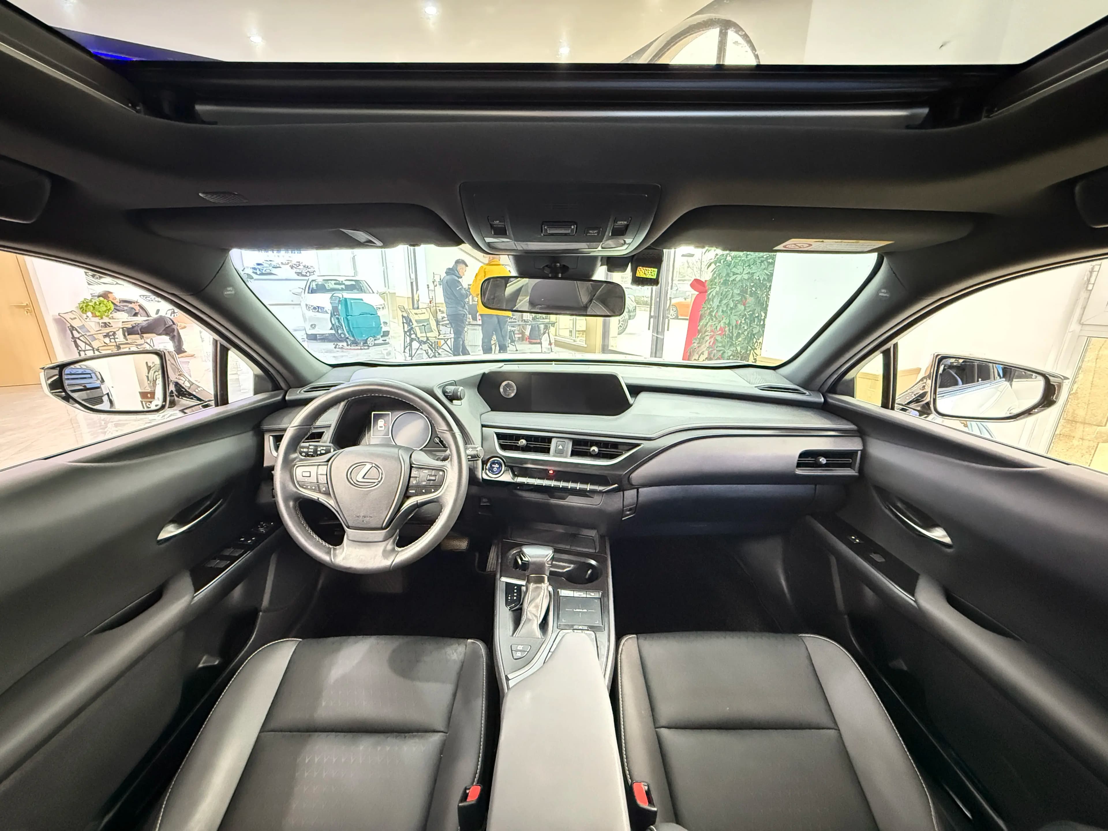 Lexus UX 2021 г. 40114 км. — фото 12