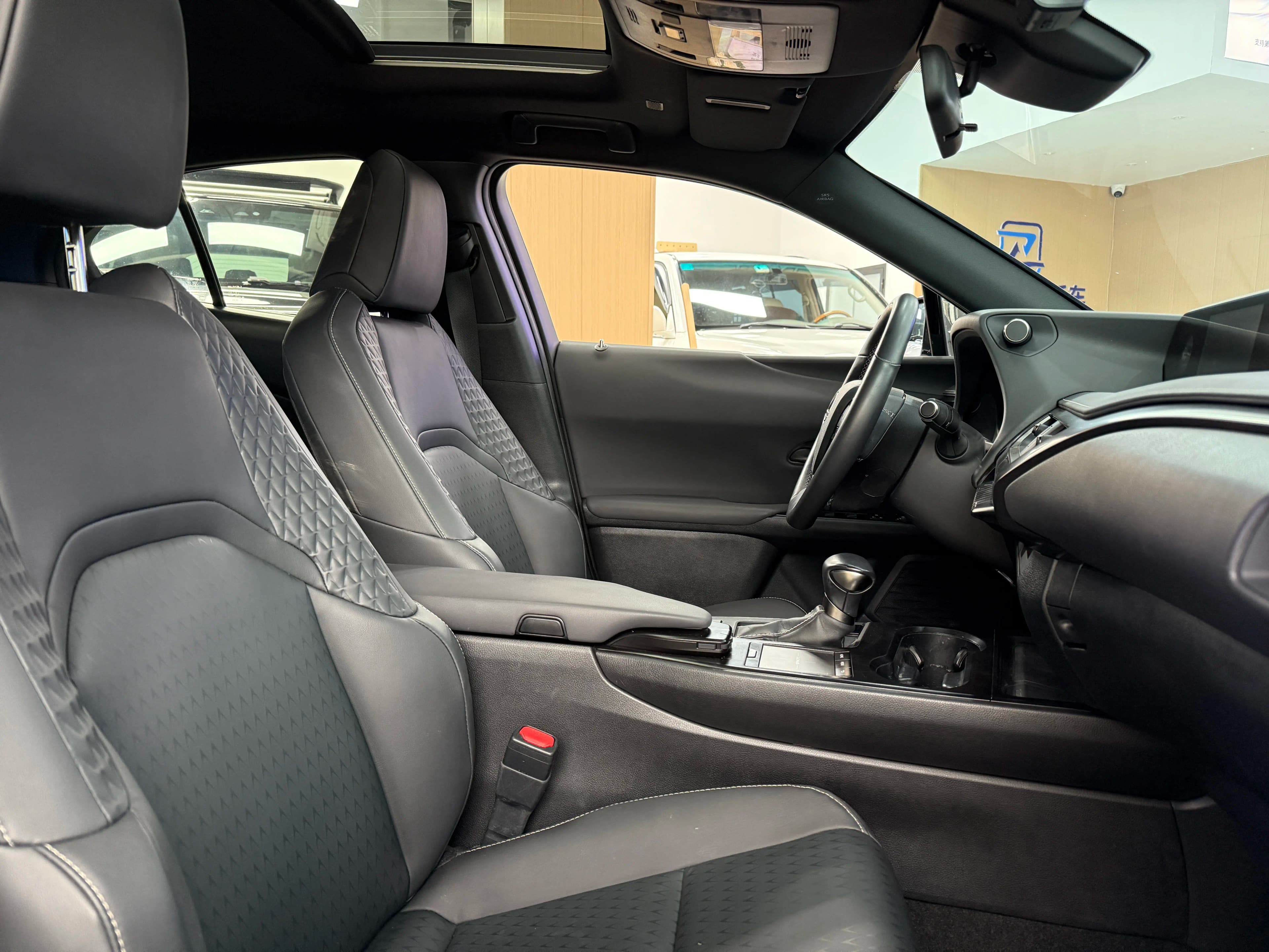 Lexus UX 2021 г. 40114 км. — фото 16