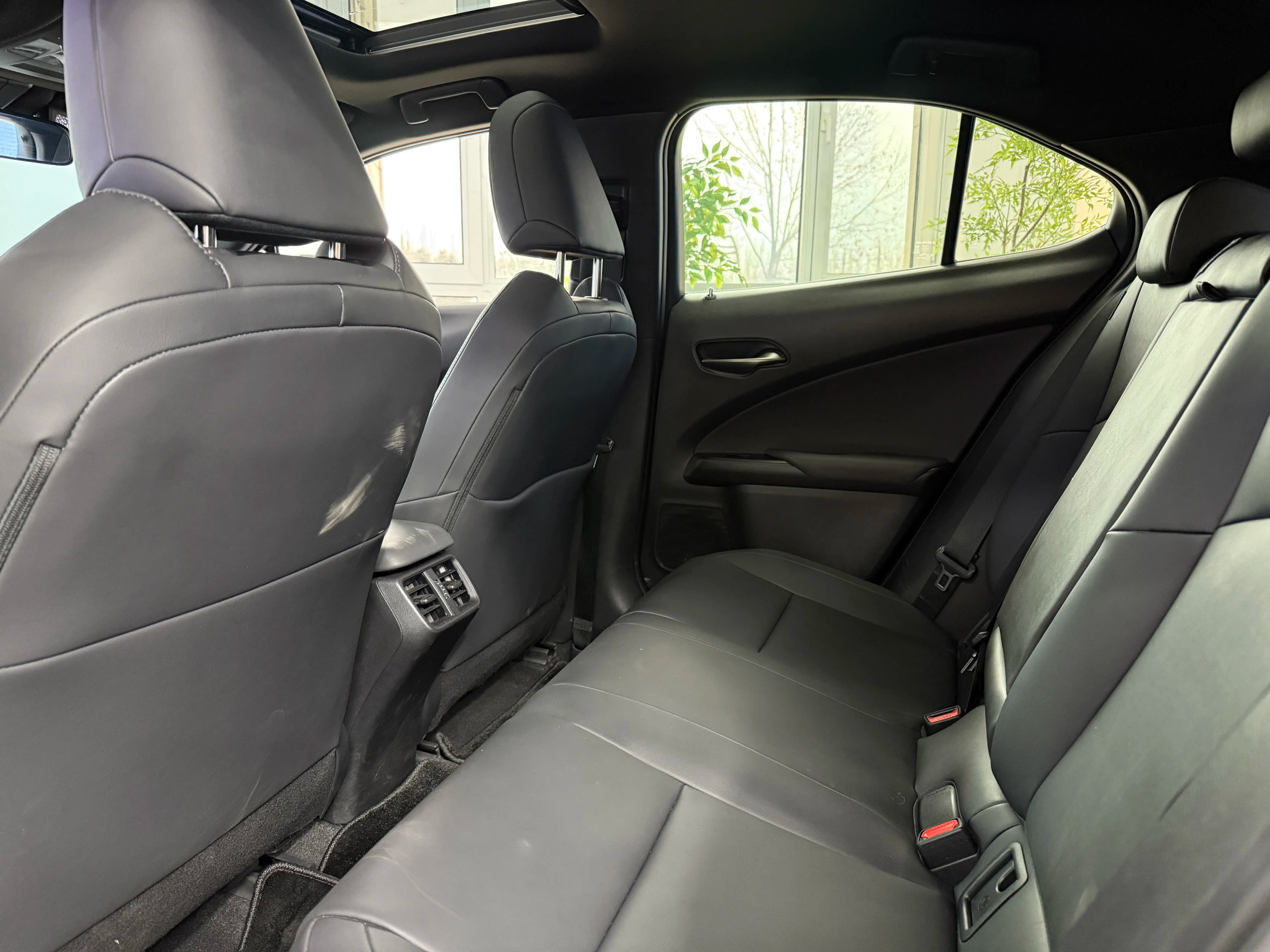 Lexus UX 2021 г. 40114 км. — фото 17