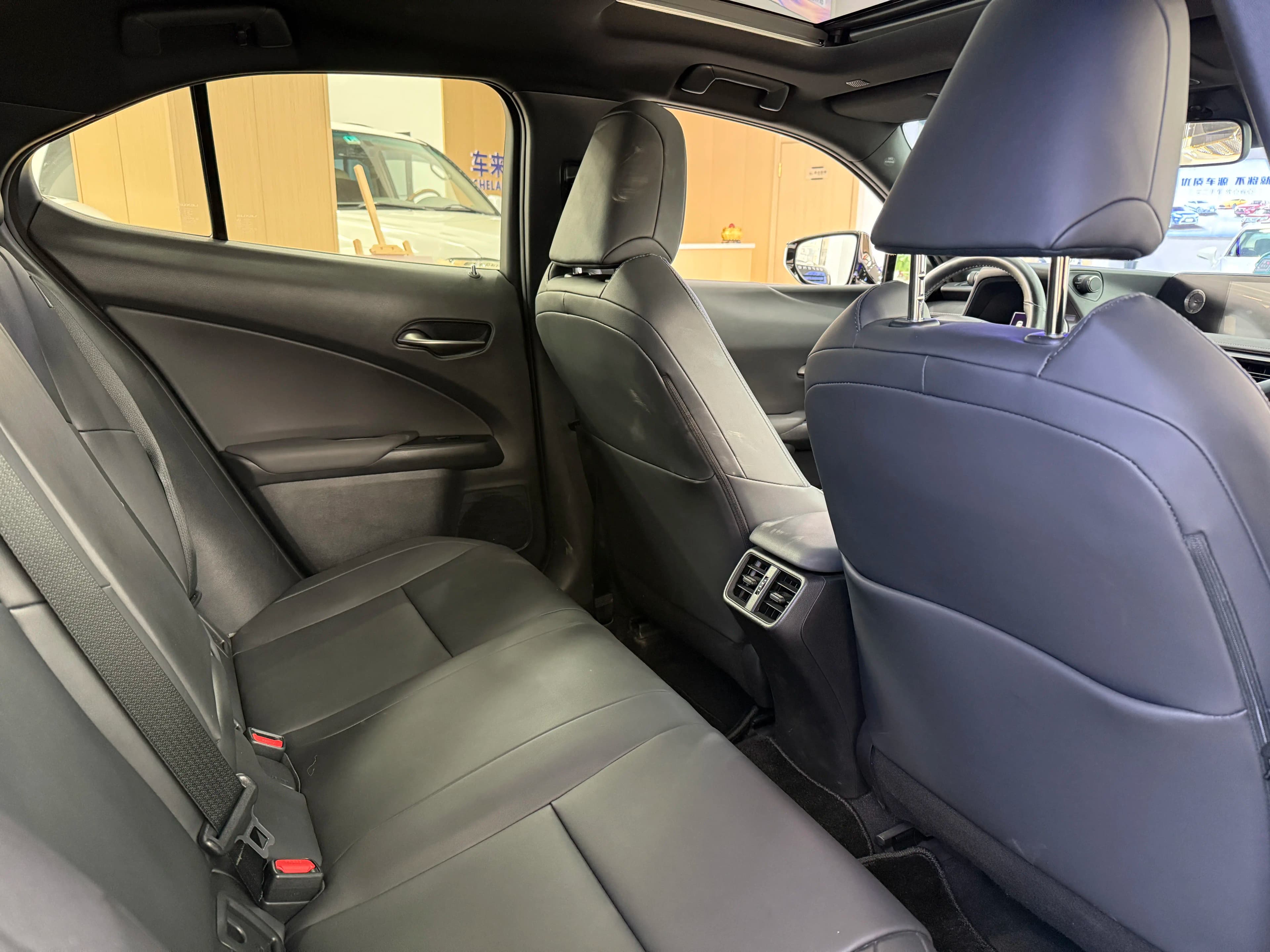 Lexus UX 2021 г. 40114 км. — фото 21