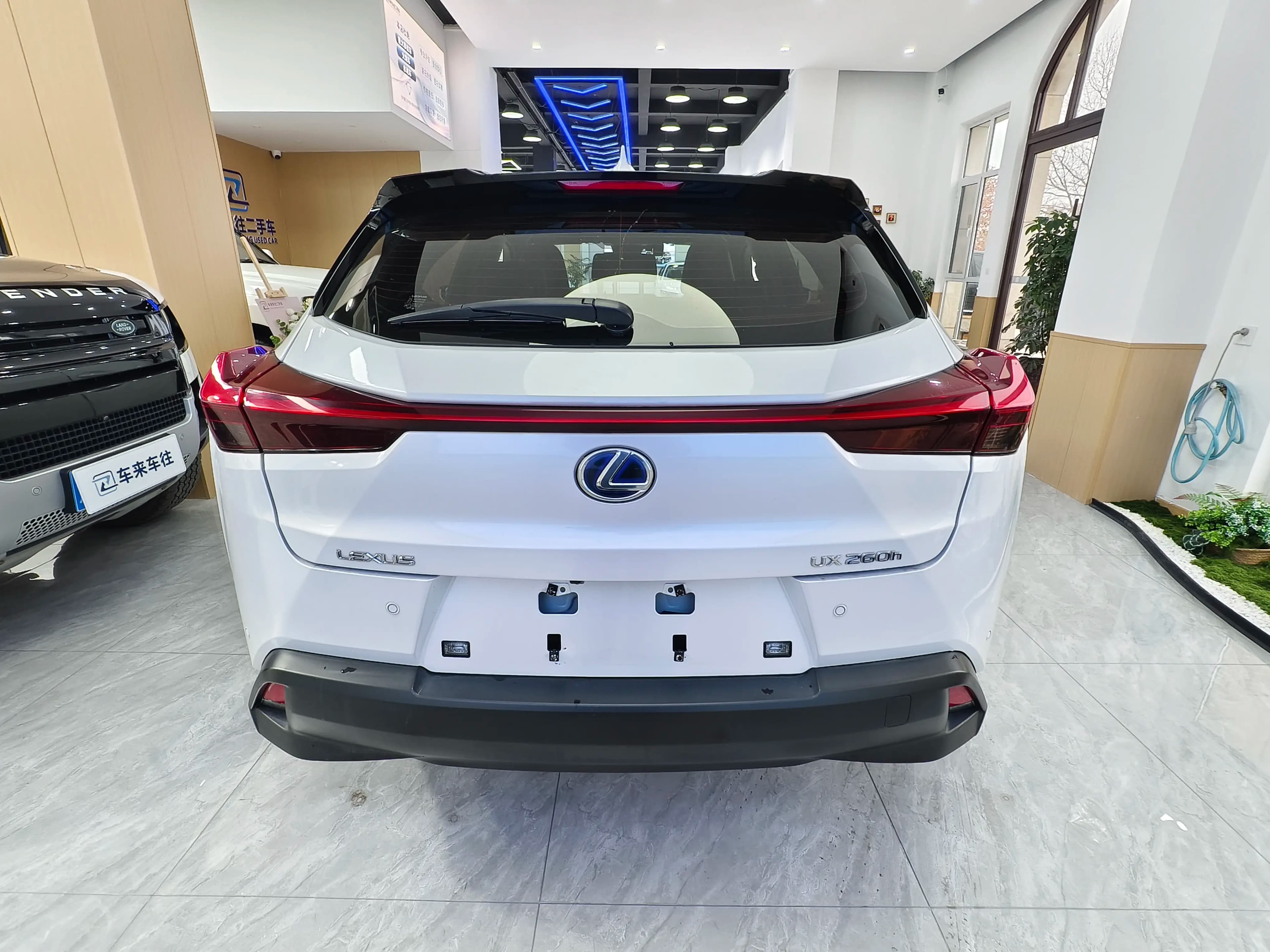 Lexus UX 2021 г. 40114 км. — фото 4