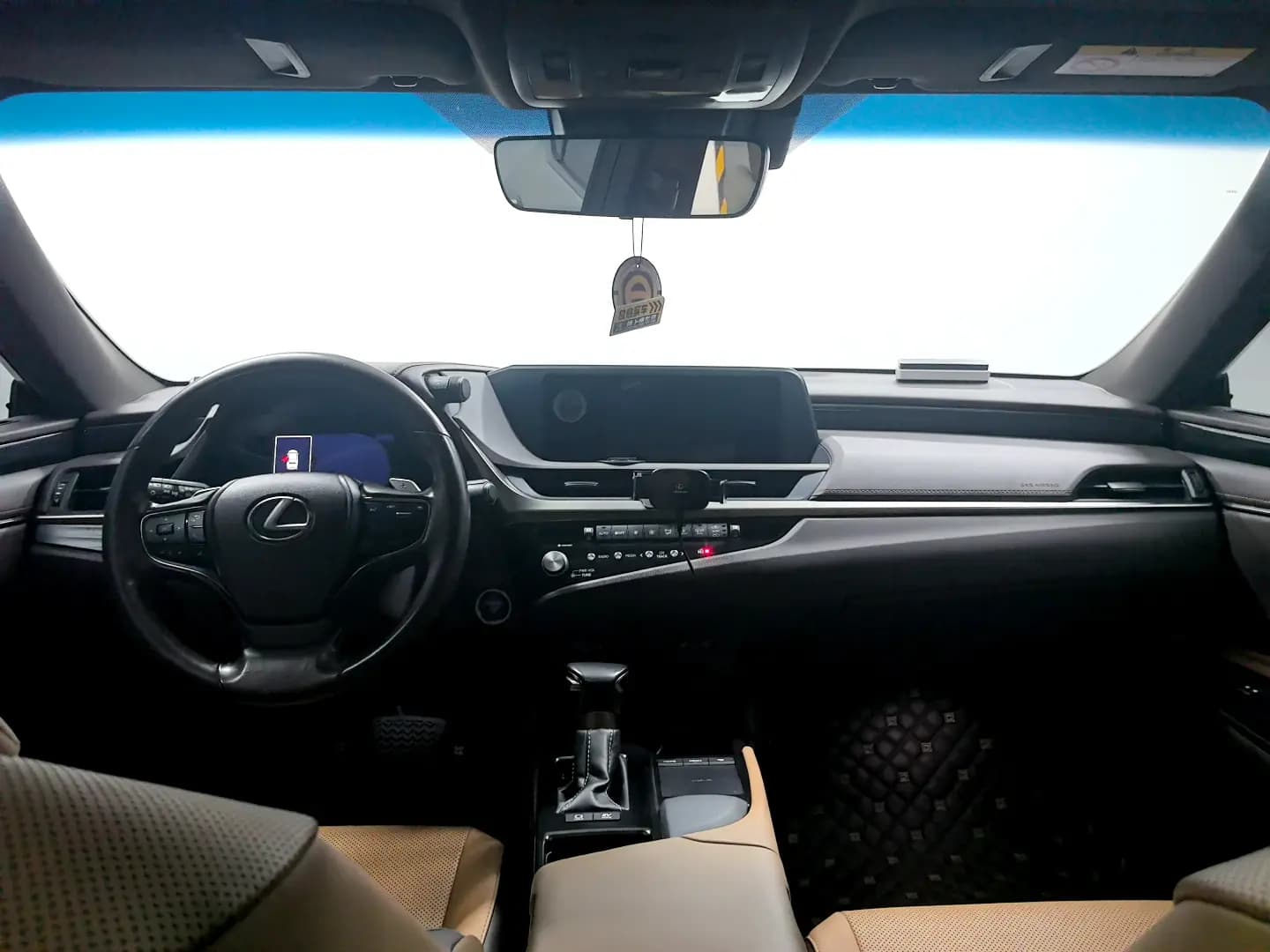Lexus ES 2021 г. 49505 км. — фото 14