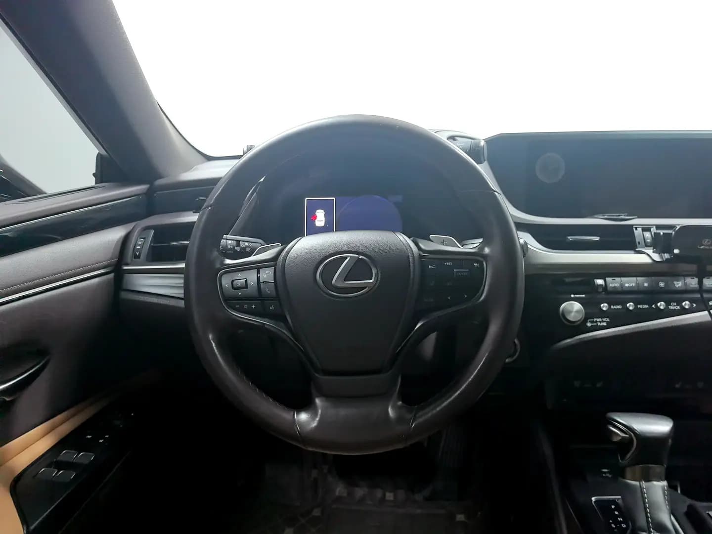 Lexus ES 2021 г. 49505 км. — фото 16