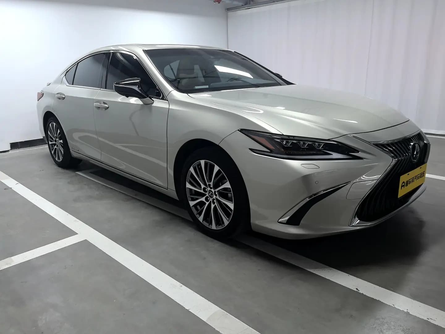 Lexus ES 2021 г. 49505 км. — фото 3