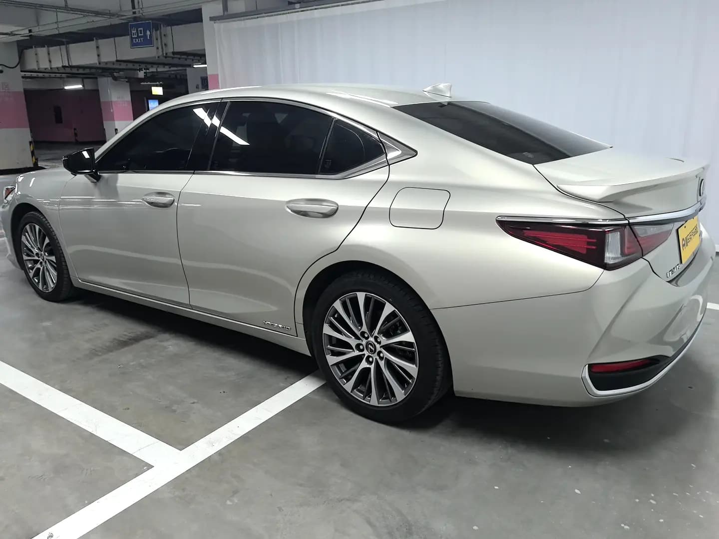Lexus ES 2021 г. 49505 км. — фото 5